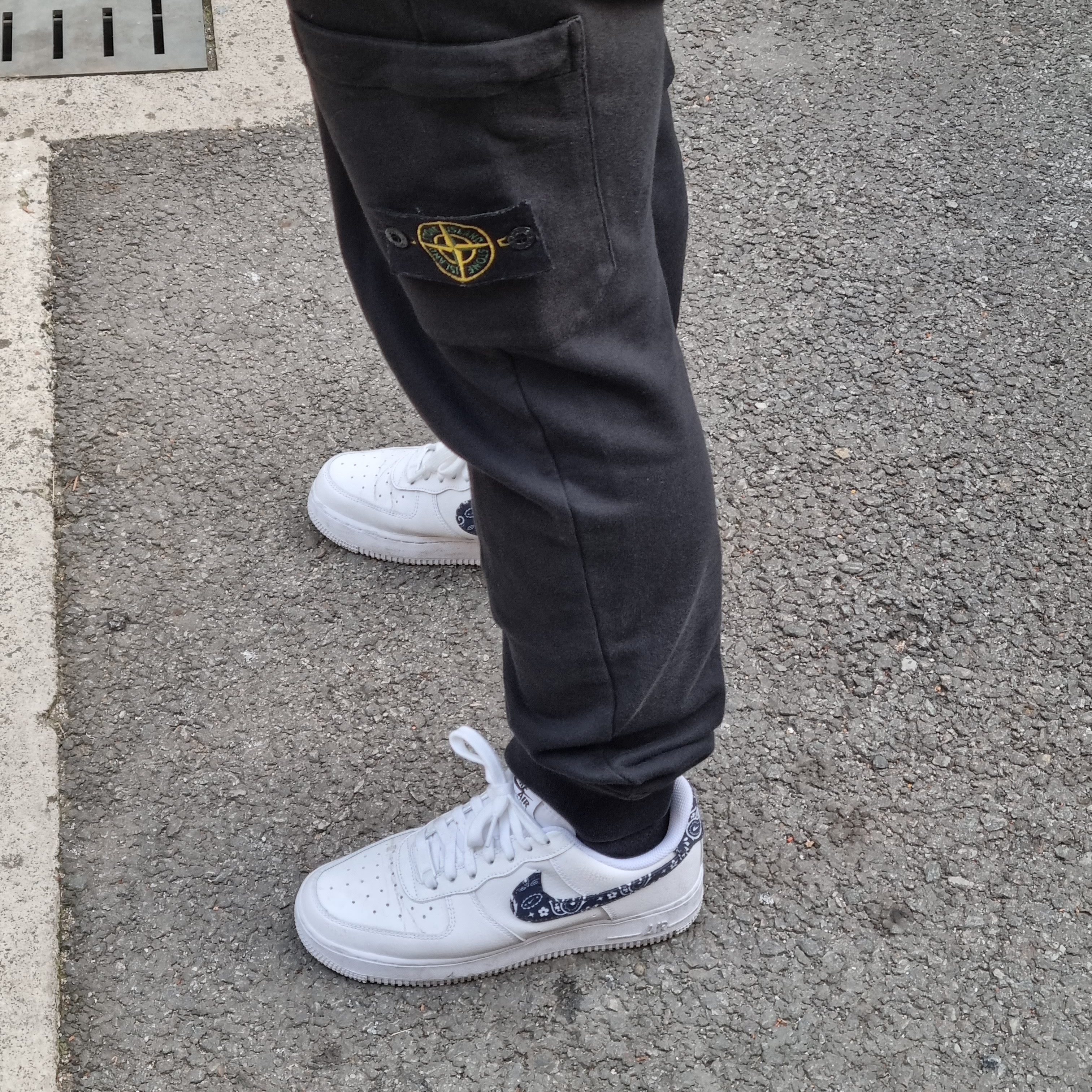 (W) Nike Air Force 1 '07 Essential Paisley Swoosh White Black 착용 스타일