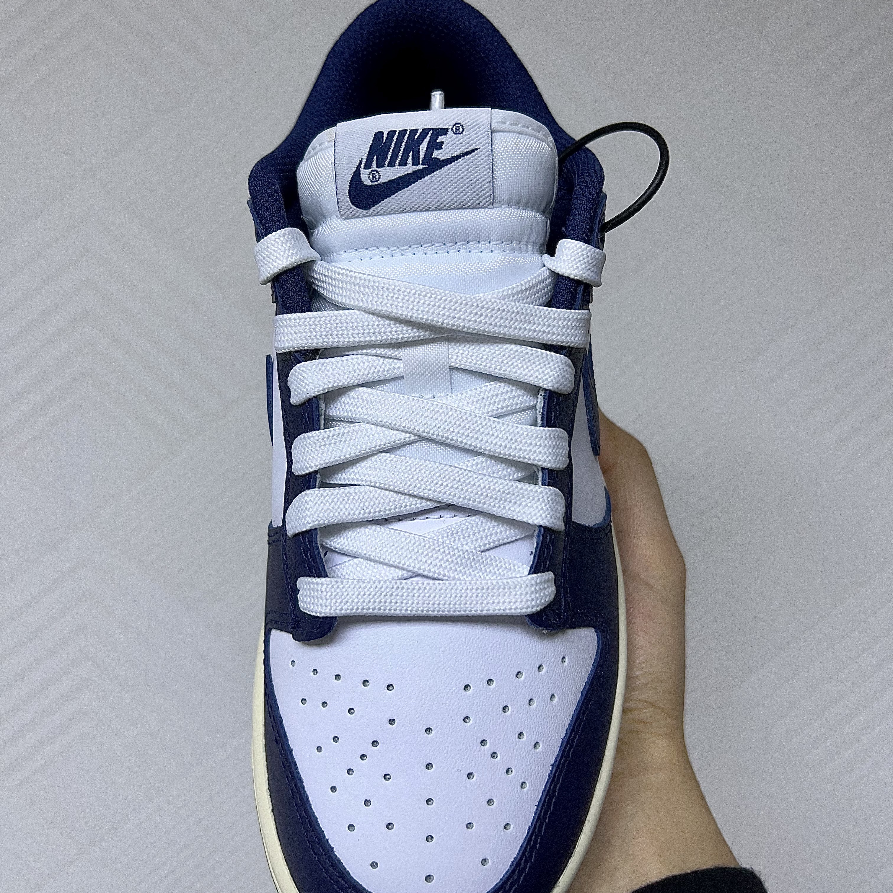 (W) Nike Dunk Low Vintage Midnight Navy 착용 스타일 - 4