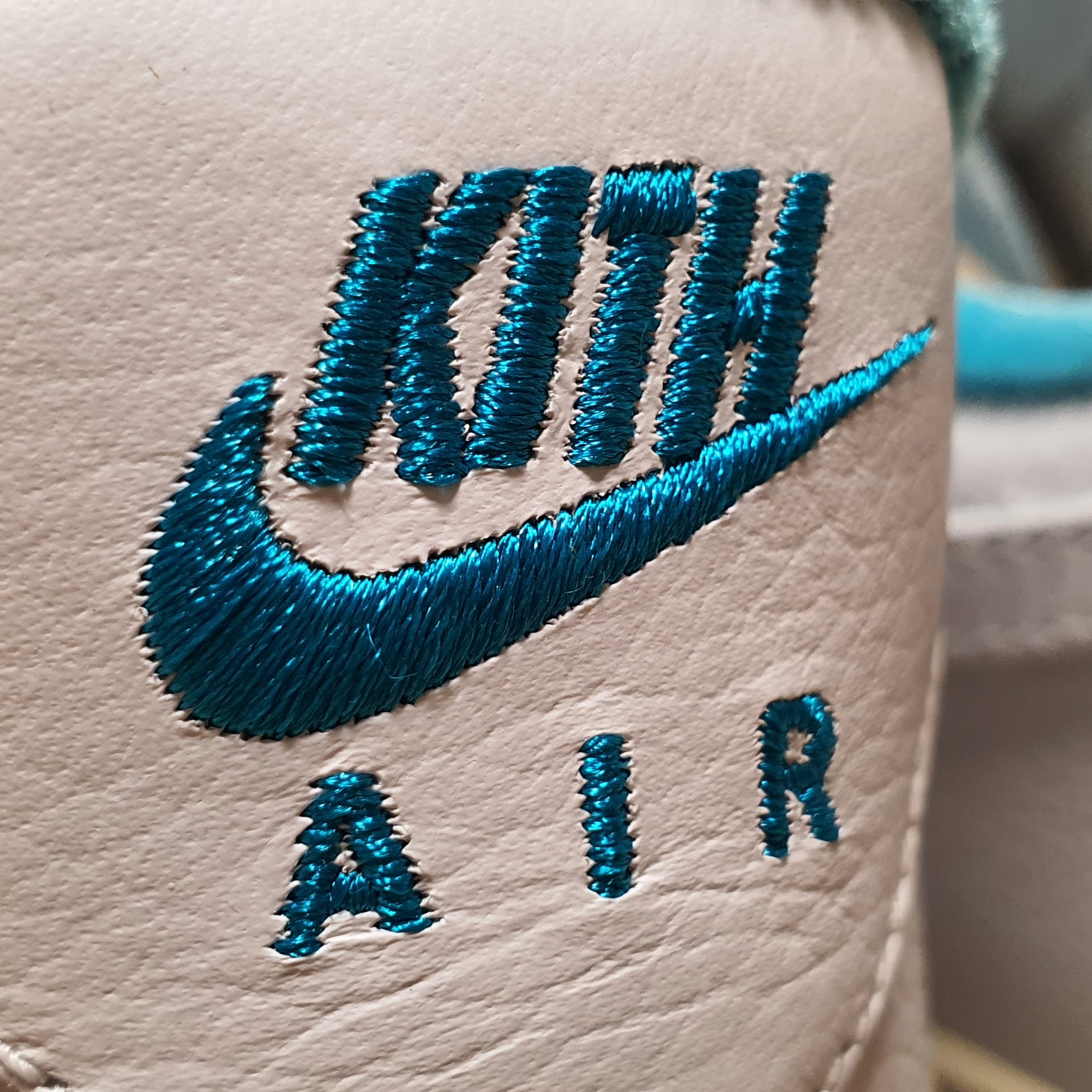 Nike x Kith Air Force 1 Low Hawaii 착용 스타일 - 5