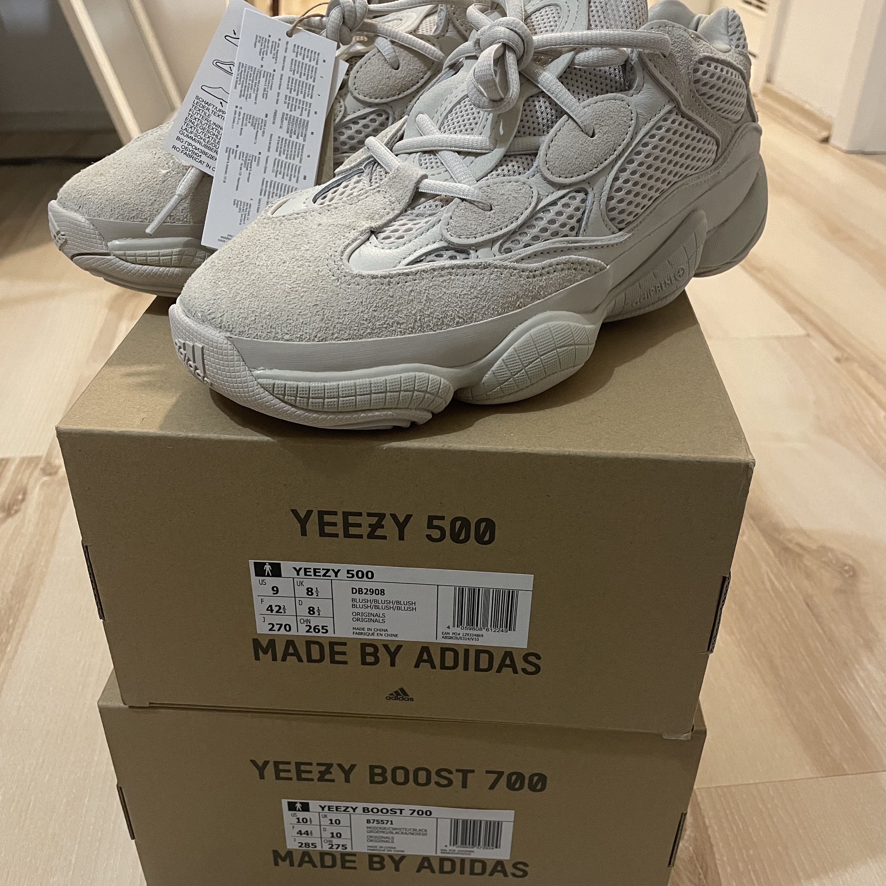 Adidas Yeezy Boost 700 Wave Runner Solid Grey 2021/2022, Adidas Yeezy 500 Blush 2022 착용 스타일 - 2