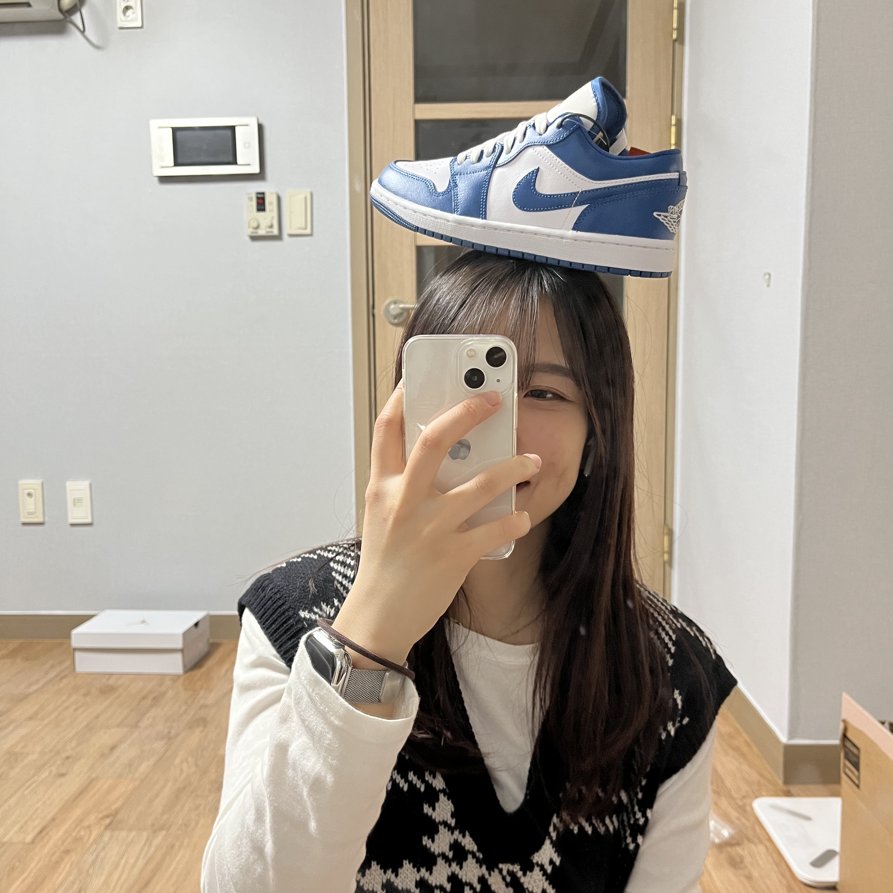 (W) Jordan 1 Low White Dark Marina Blue 착용 스타일 - 1