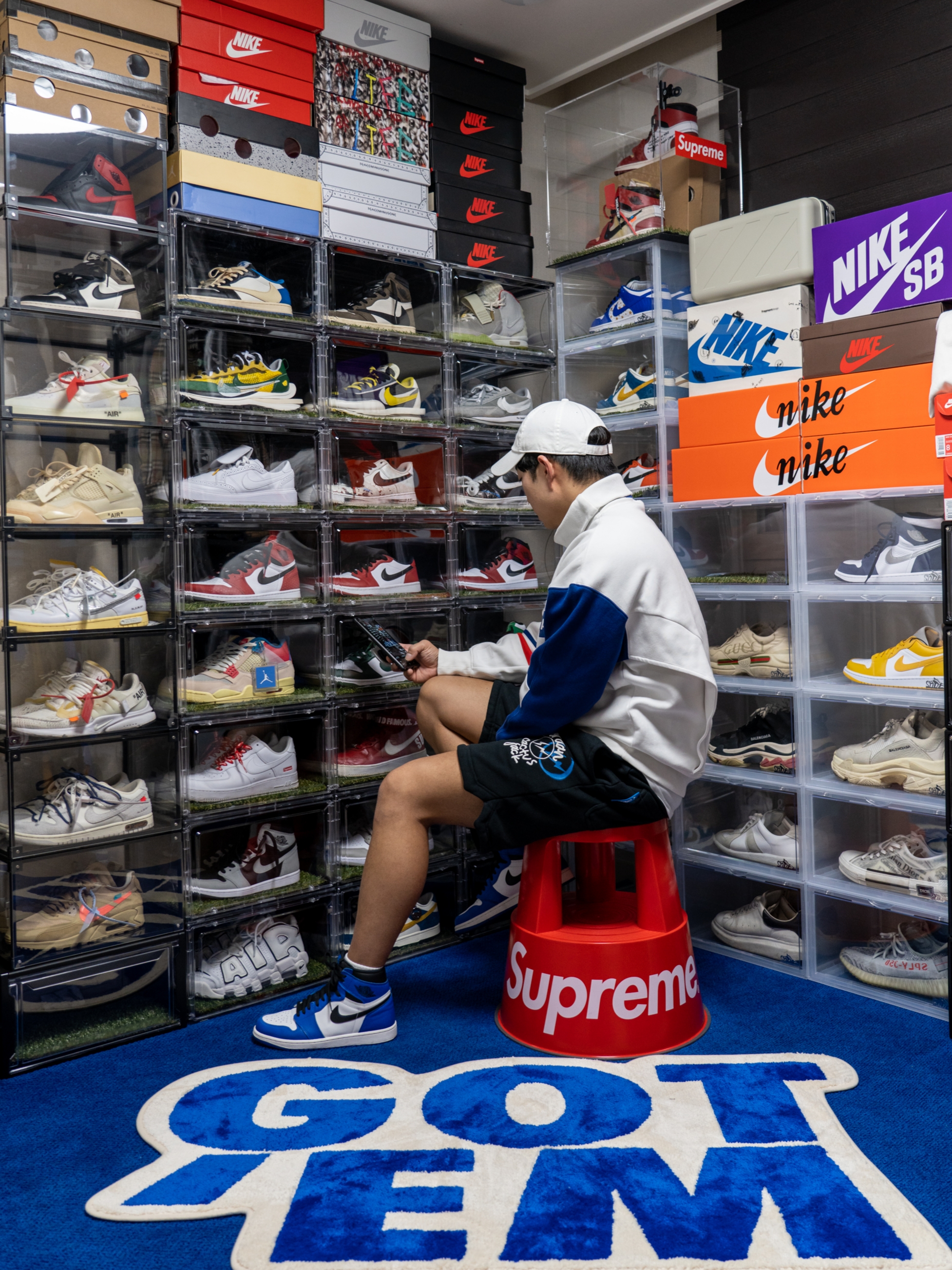 Jordan 1 Retro High Game Royal, Jordan x Travis Scott x Fragment Shorts Black (DJ0617-010) 착용 스타일 - 2
