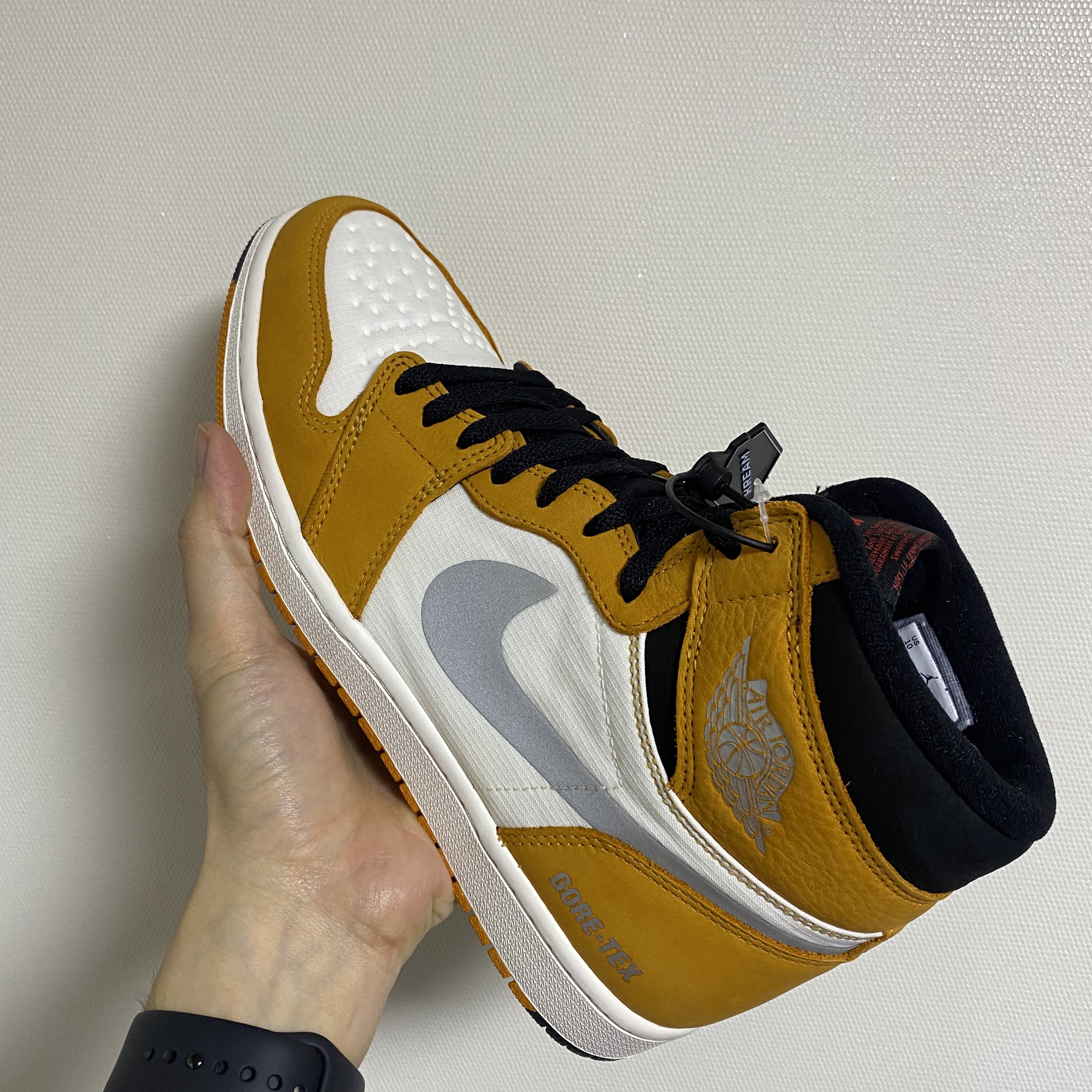 Jordan 1 Element Gore-Tex Light Curry 착용 스타일