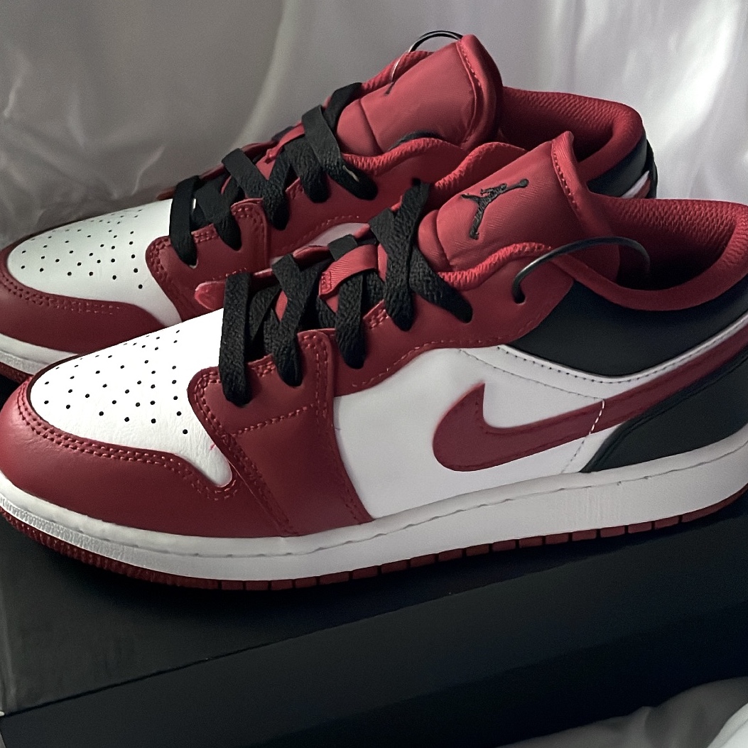 (GS) Jordan 1 Low White Gym Red Black 착용 스타일 - 2