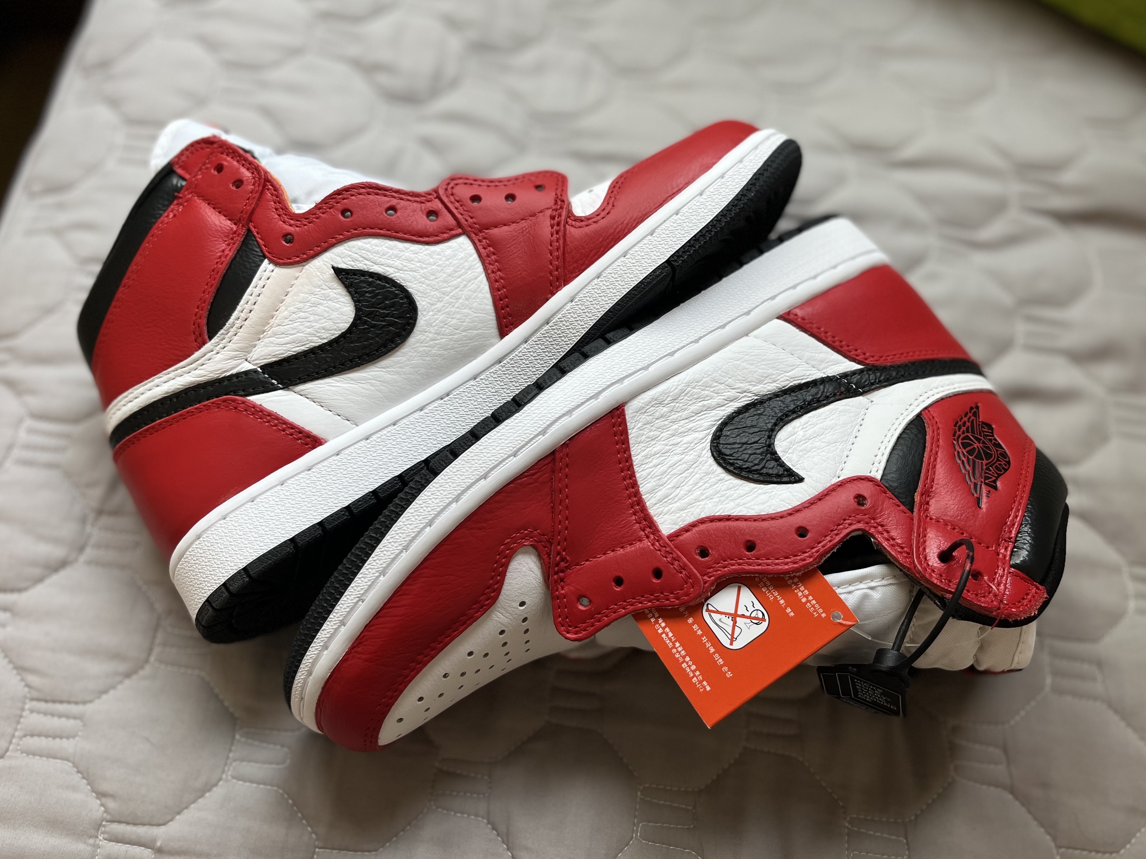 Jordan 1 Retro High OG Light Fusion Red 착용 스타일 - 1