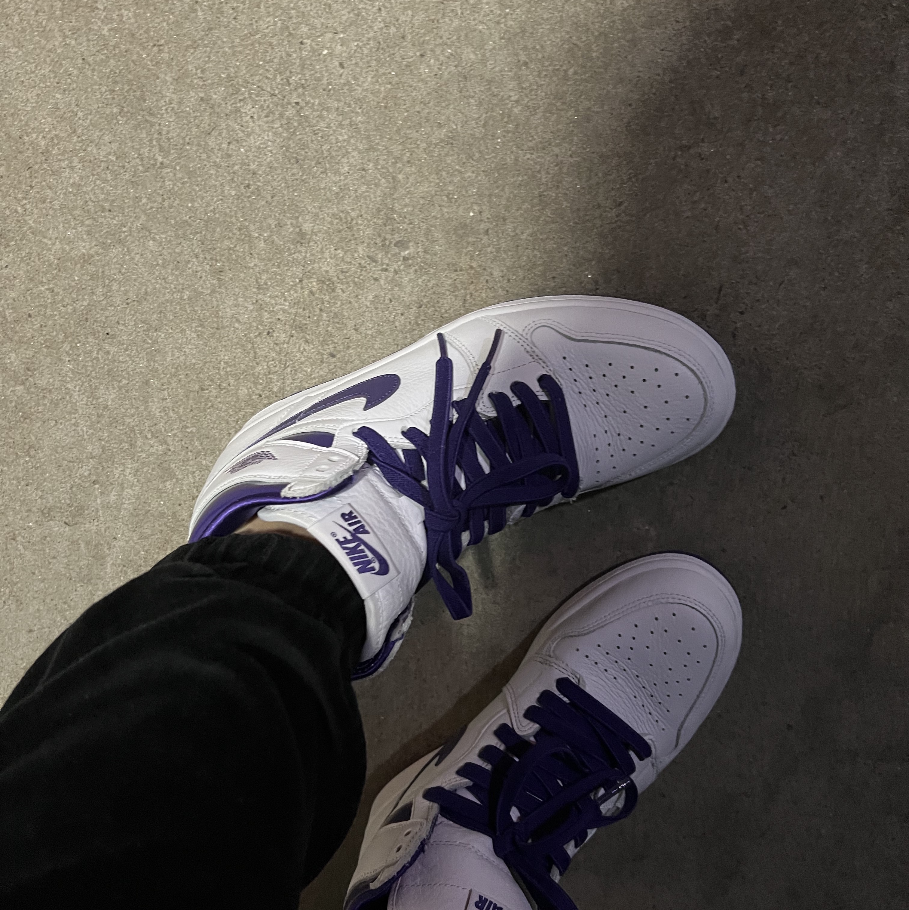 (W) Jordan 1 High OG Court Purple 착용 스타일 - 1