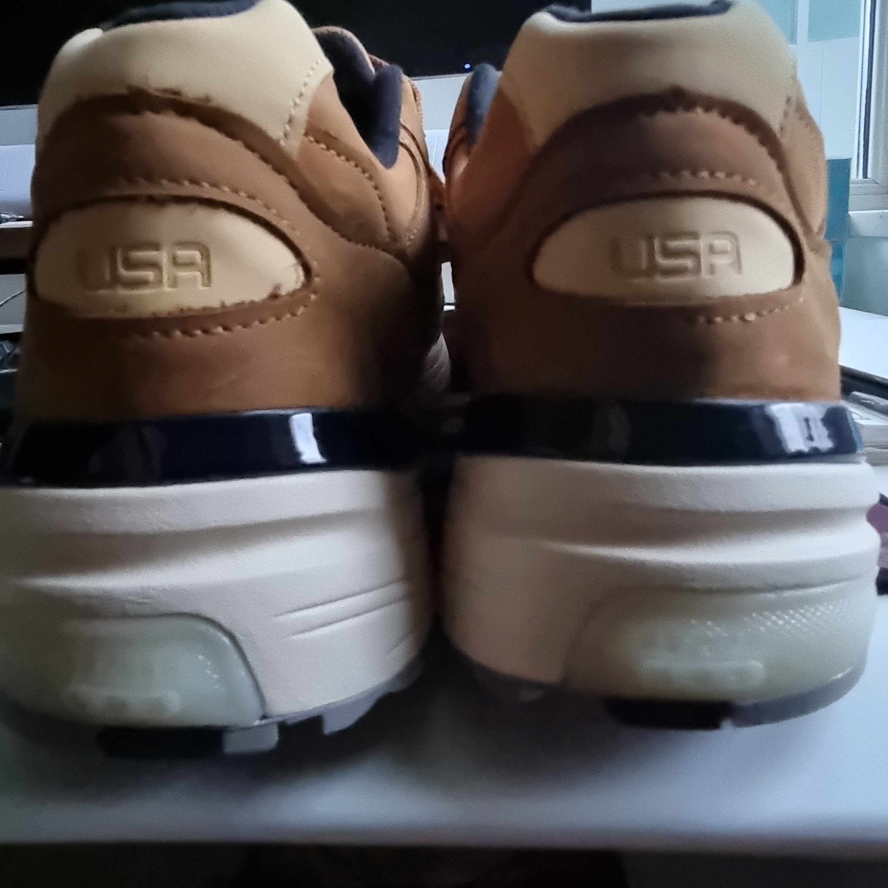 New Balance 992 Made in USA Brown 착용 스타일 - 3