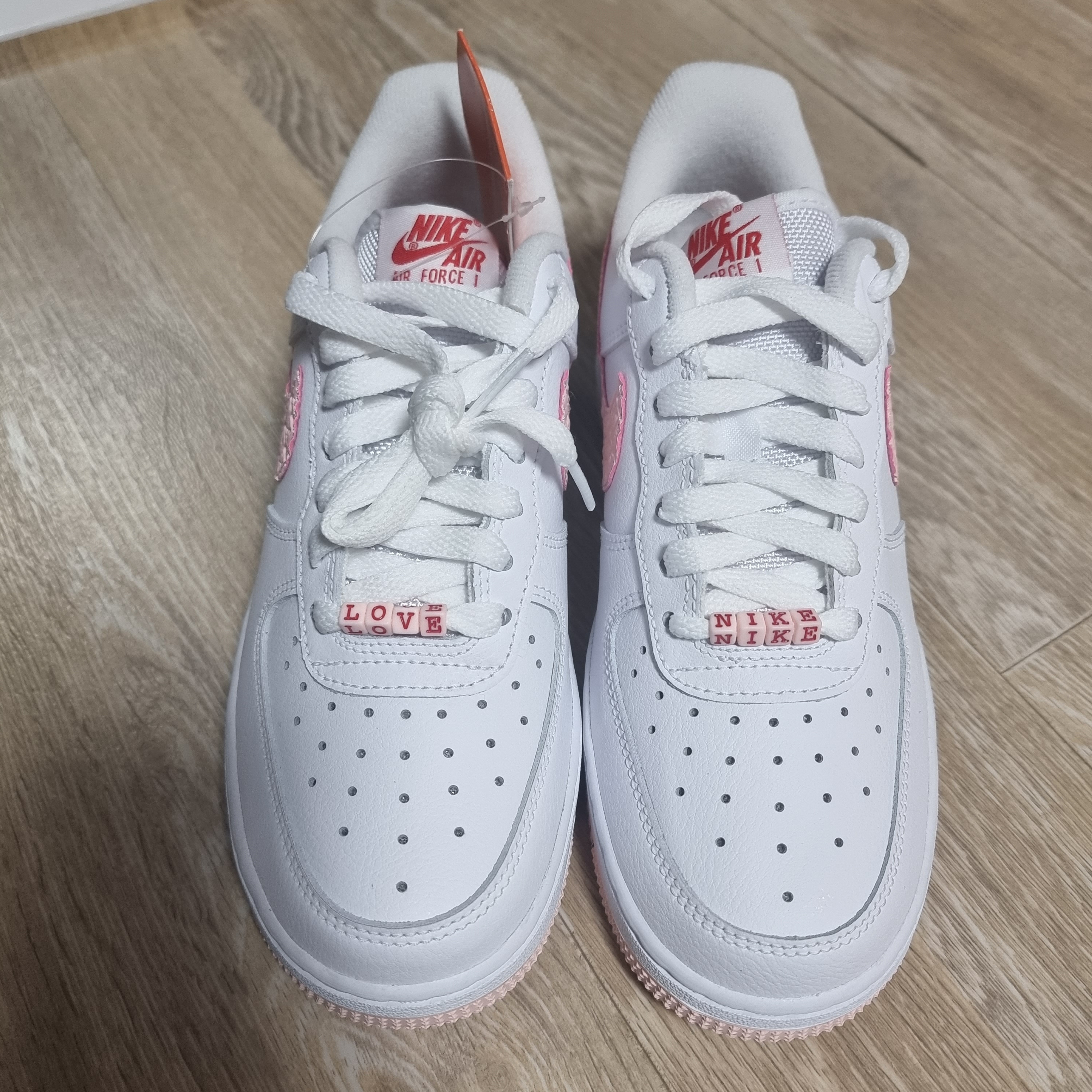 (W) Nike Air Force 1 '07 Valentine Day 2022 착용 스타일 - 2