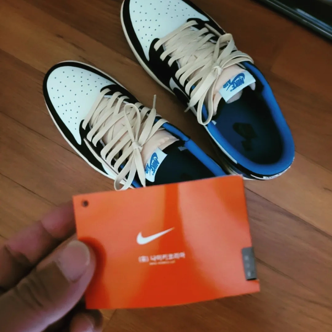 Jordan 1 x Travis Scott x Fragment Retro Low OG SP Military Blue 착용 스타일 - 1