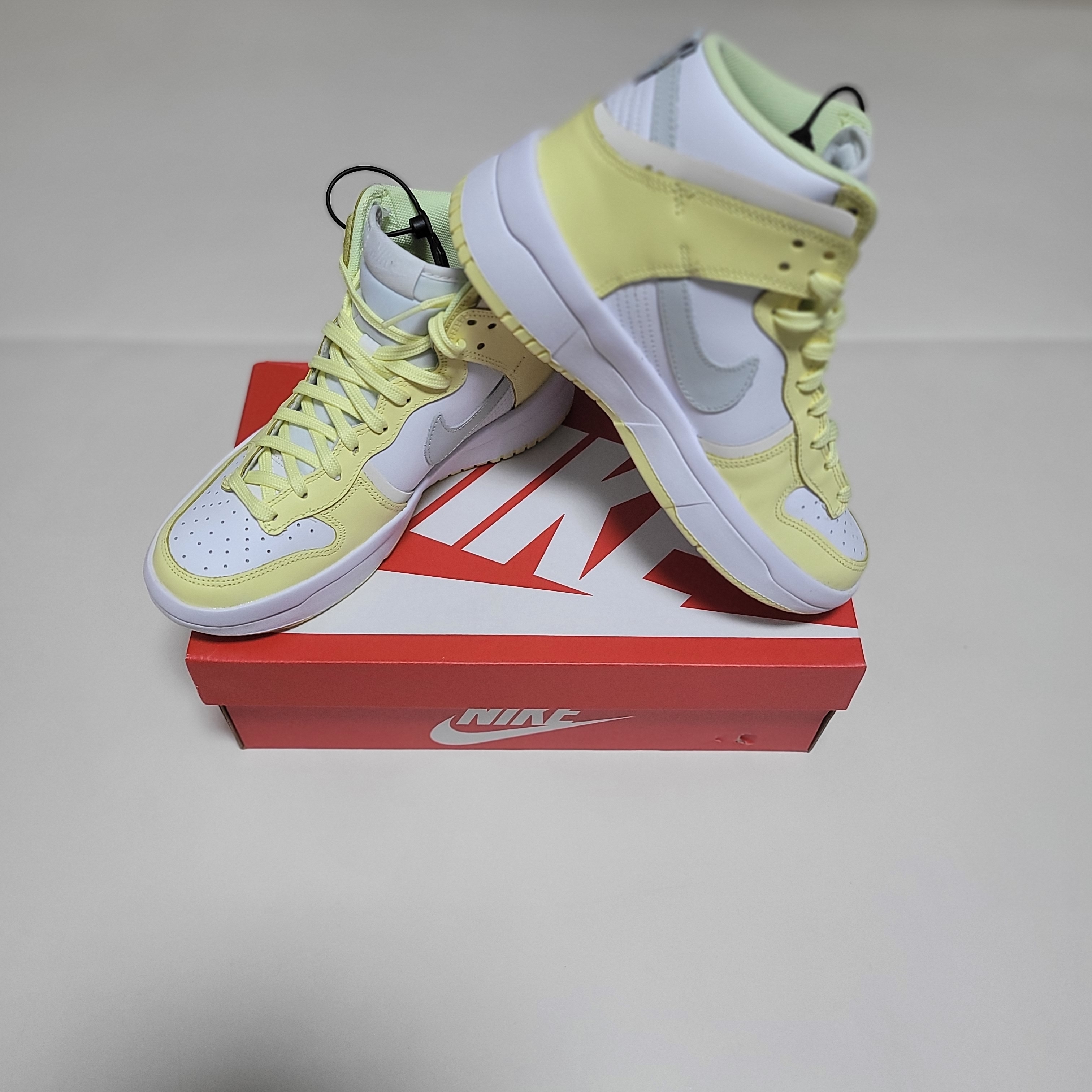 (W) Nike Dunk High Up Citron Tint 착용 스타일 - 2