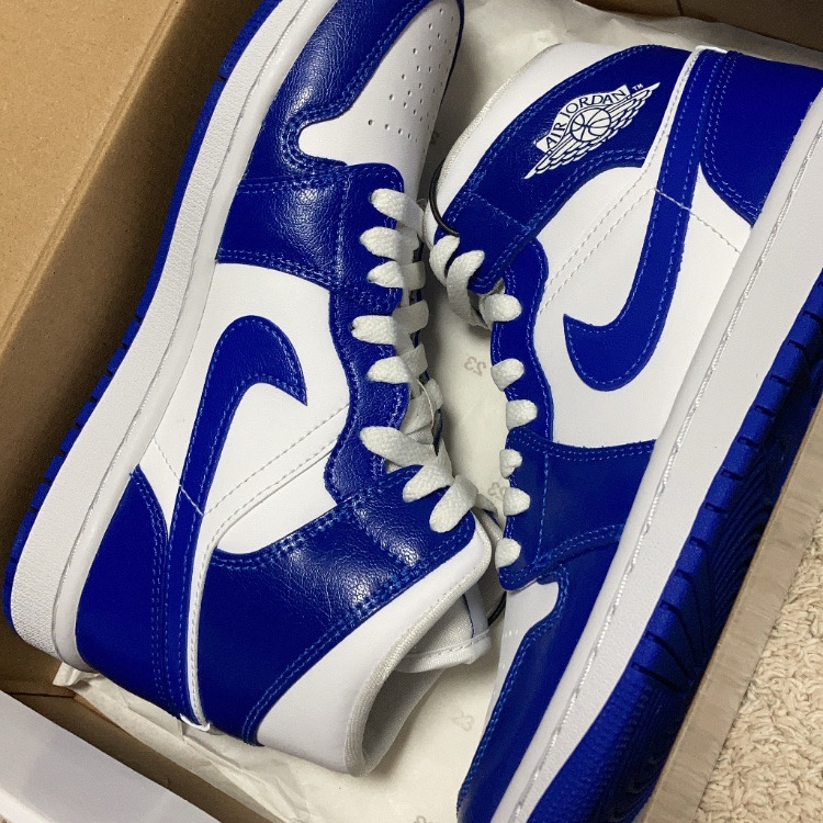 (W) Jordan 1 Mid White Hyper Royal 착용 스타일
