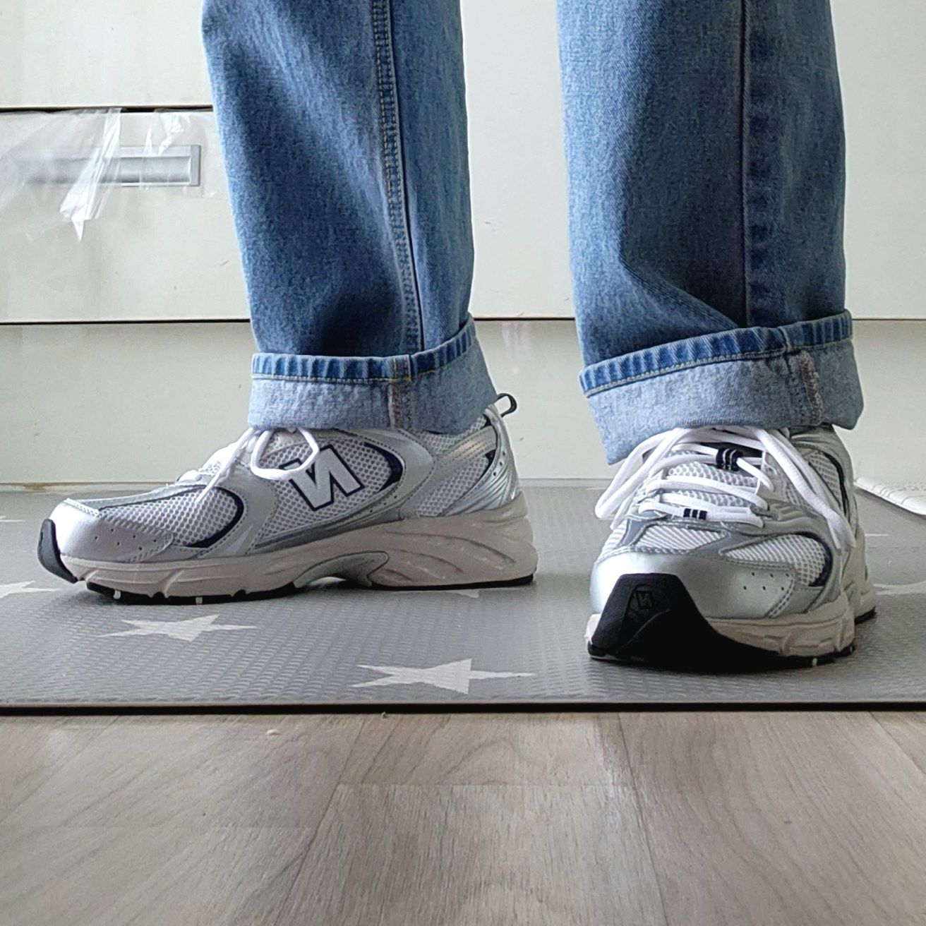 New Balance 530 Steel Grey 착용 스타일