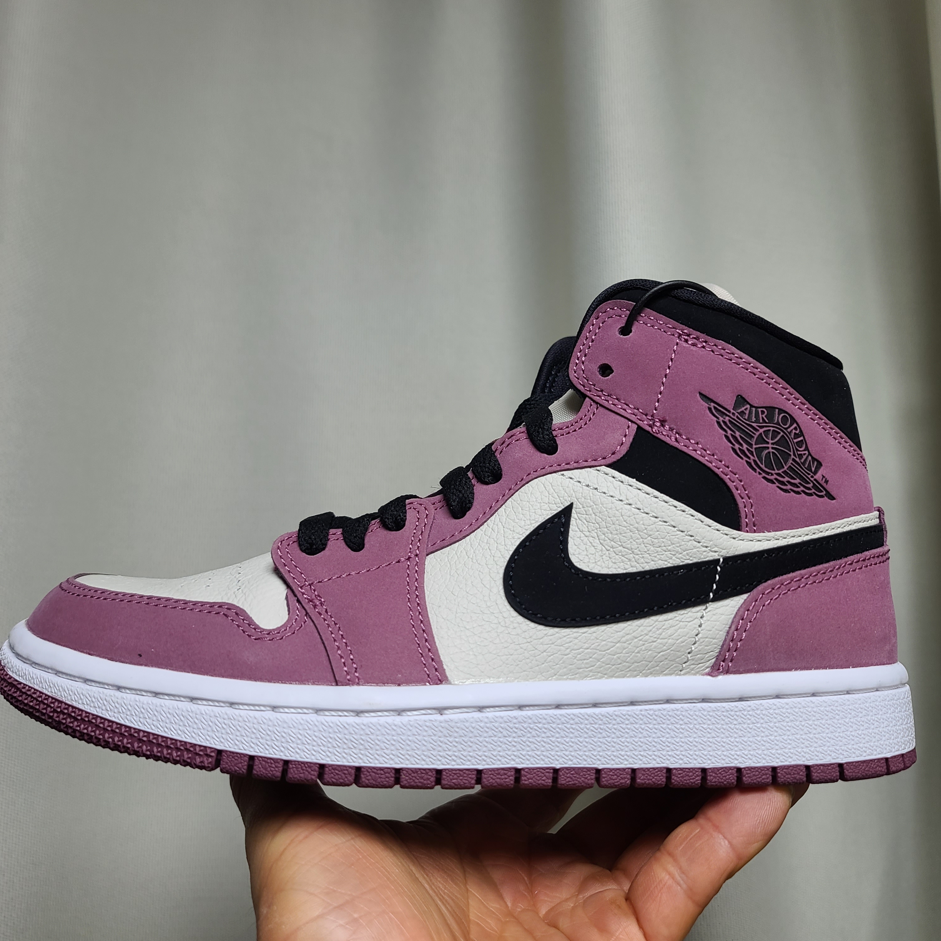 (W) Jordan 1 Mid SE Light Mulberry 착용 스타일 - 2