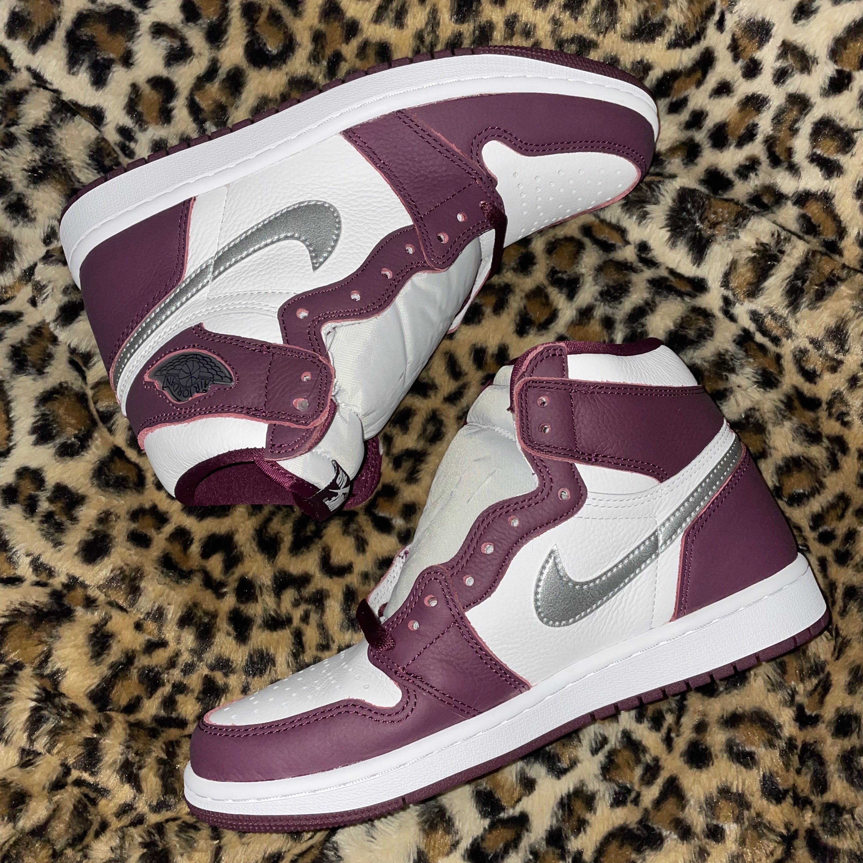 Jordan 1 Retro High OG Bordeaux, (GS) Jordan 1 Retro High OG Bordeaux 착용 스타일 - 1