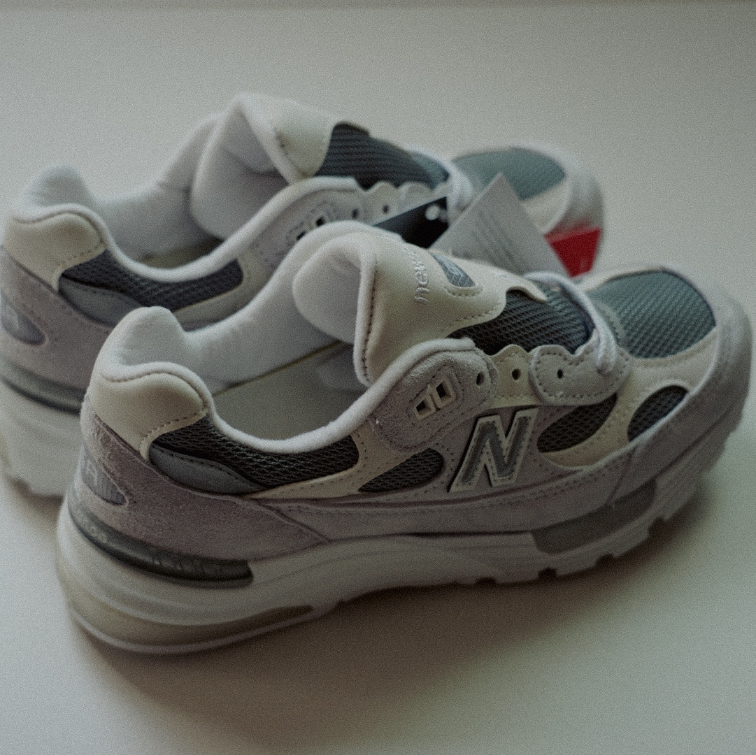 New Balance 992 Made in USA White Silver 착용 스타일 - 2