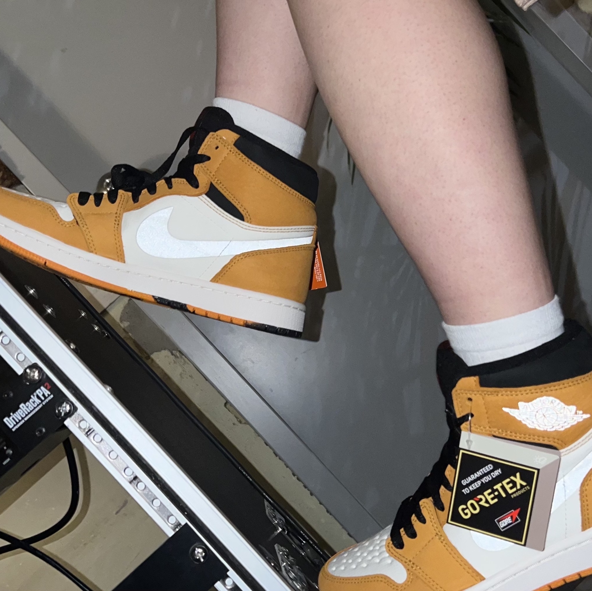 Jordan 1 Element Gore-Tex Light Curry 착용 스타일 - 2