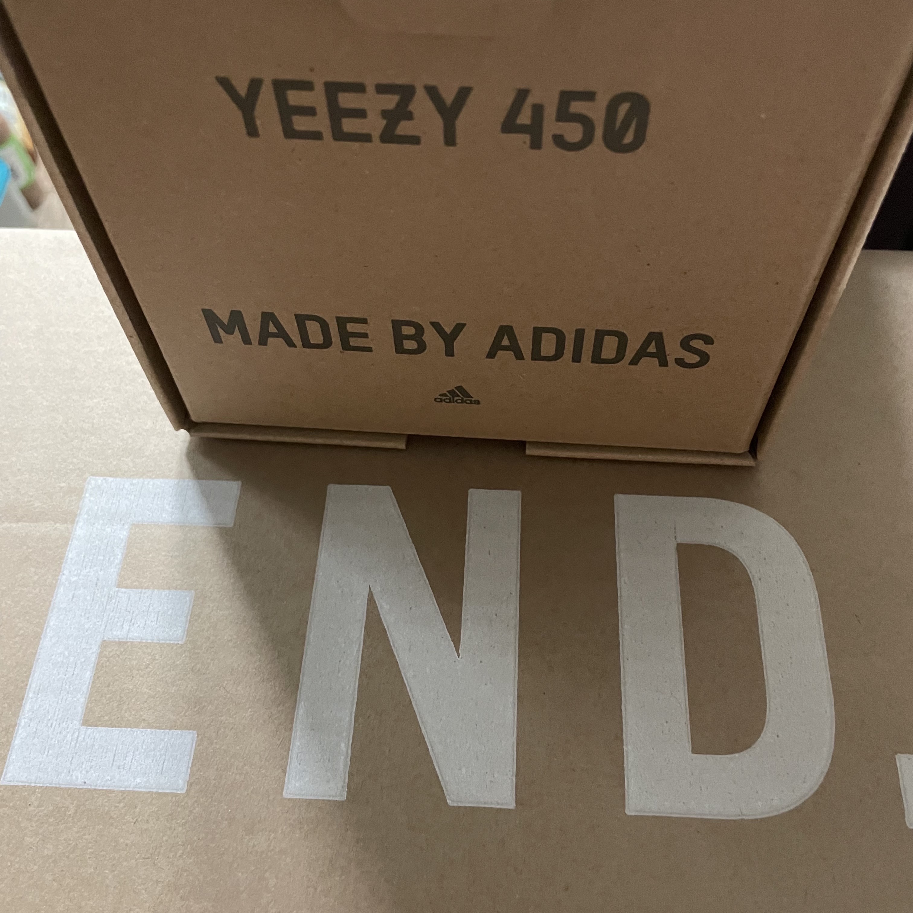 Adidas Yeezy 450 Cinder 착용 스타일 - 5