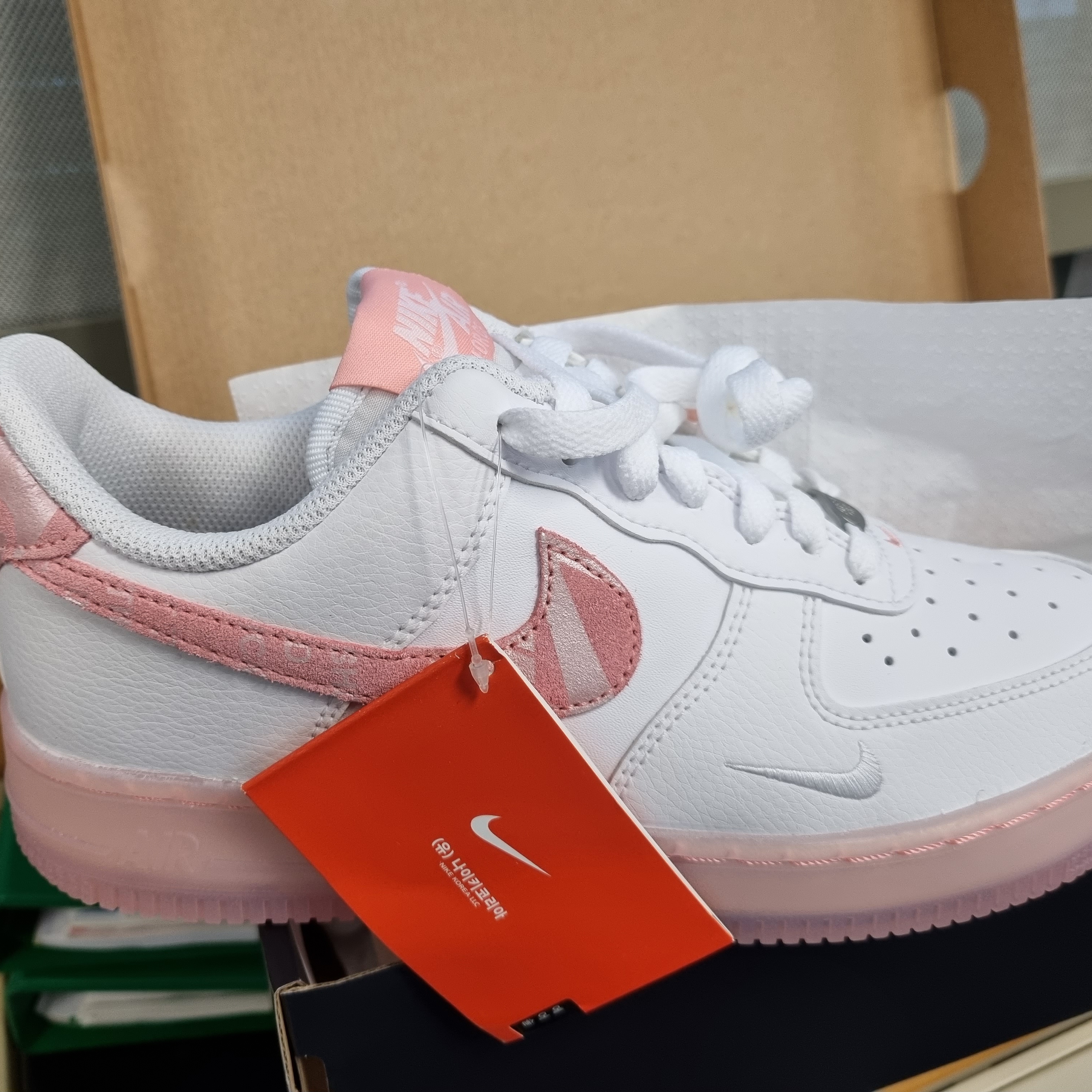(W) Nike Air Force 1 '07 LV8 Copy and Paste 착용 스타일