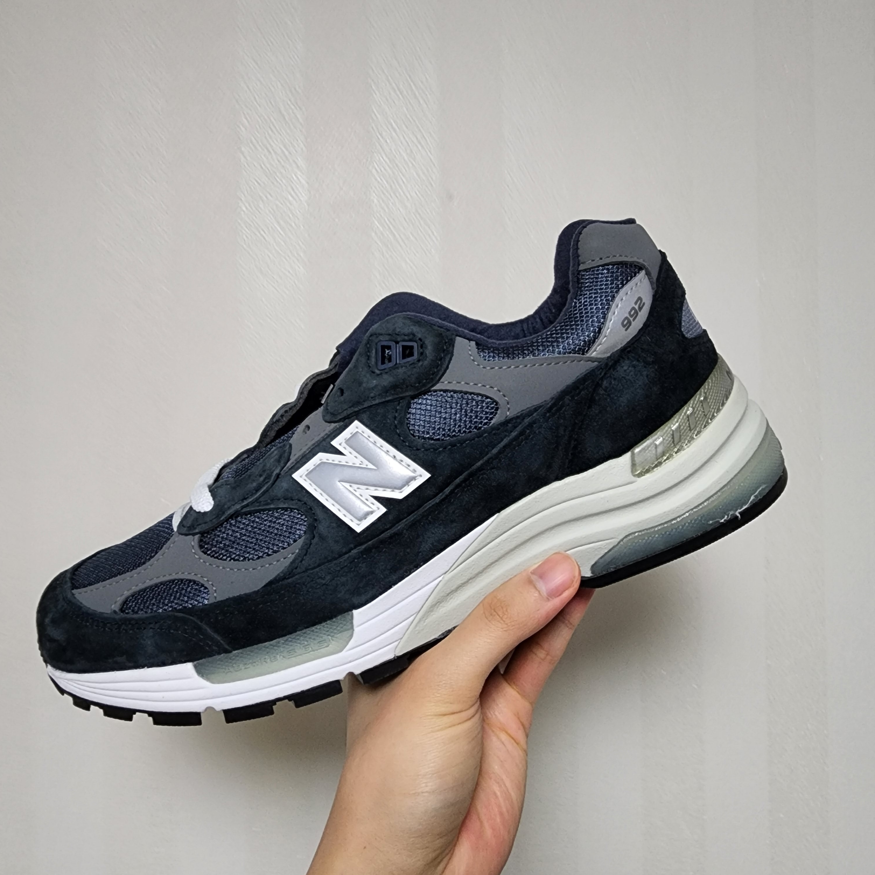 New Balance 992 Made in USA Navy 착용 스타일