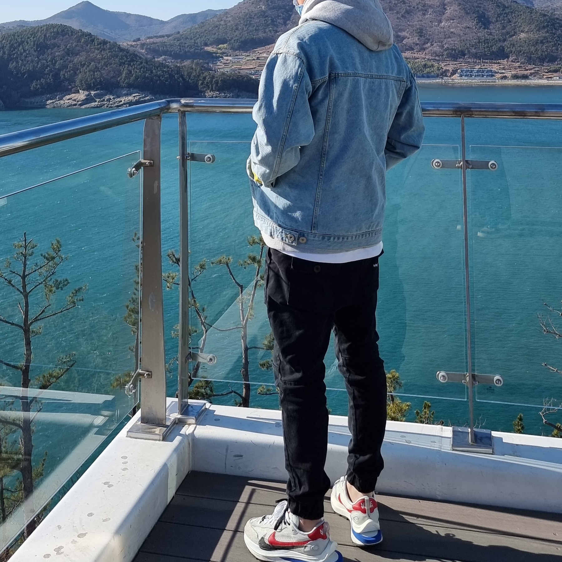 Nike x Sacai VaporWaffle Royal Fuchsia 착용 스타일