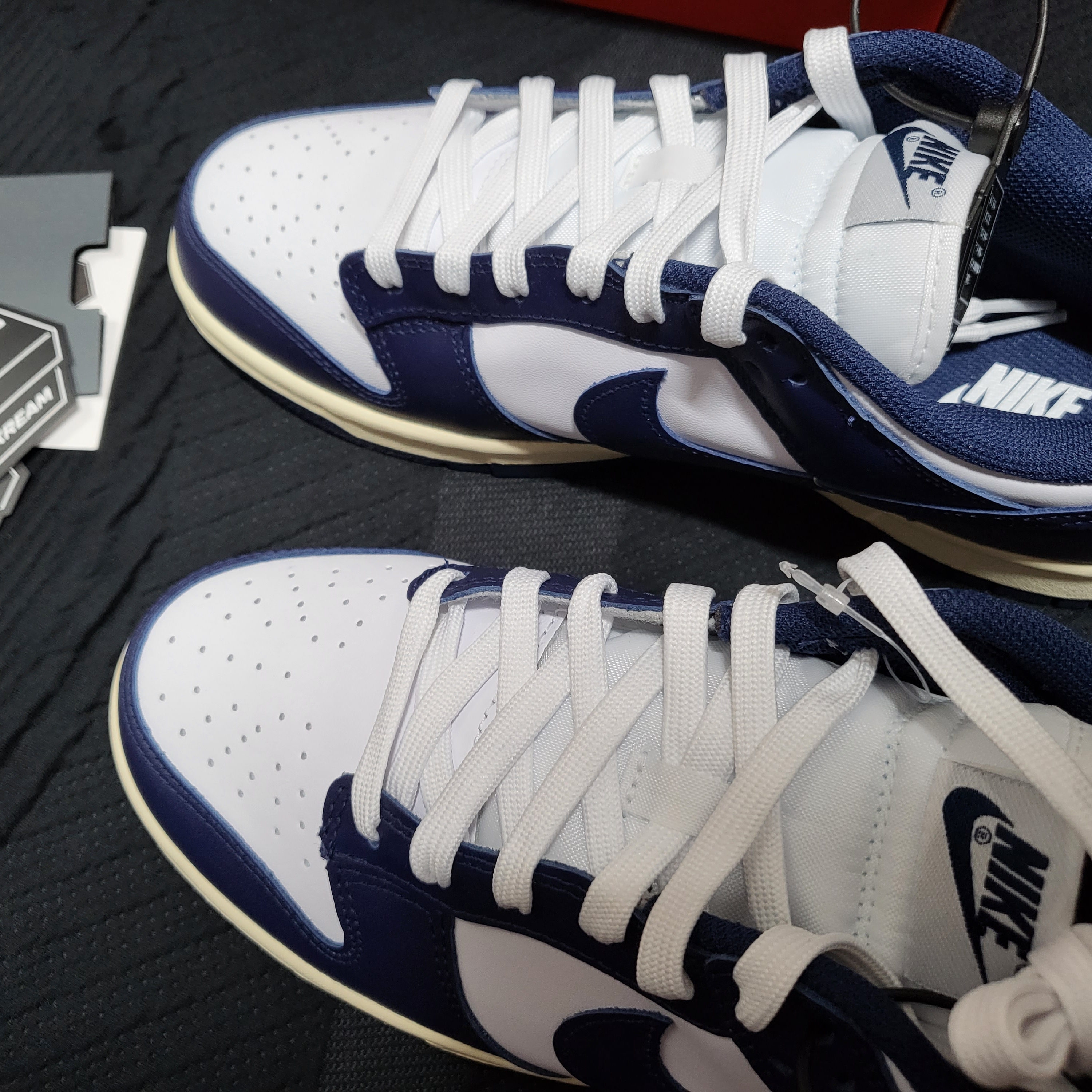(W) Nike Dunk Low Vintage Midnight Navy 착용 스타일 - 2