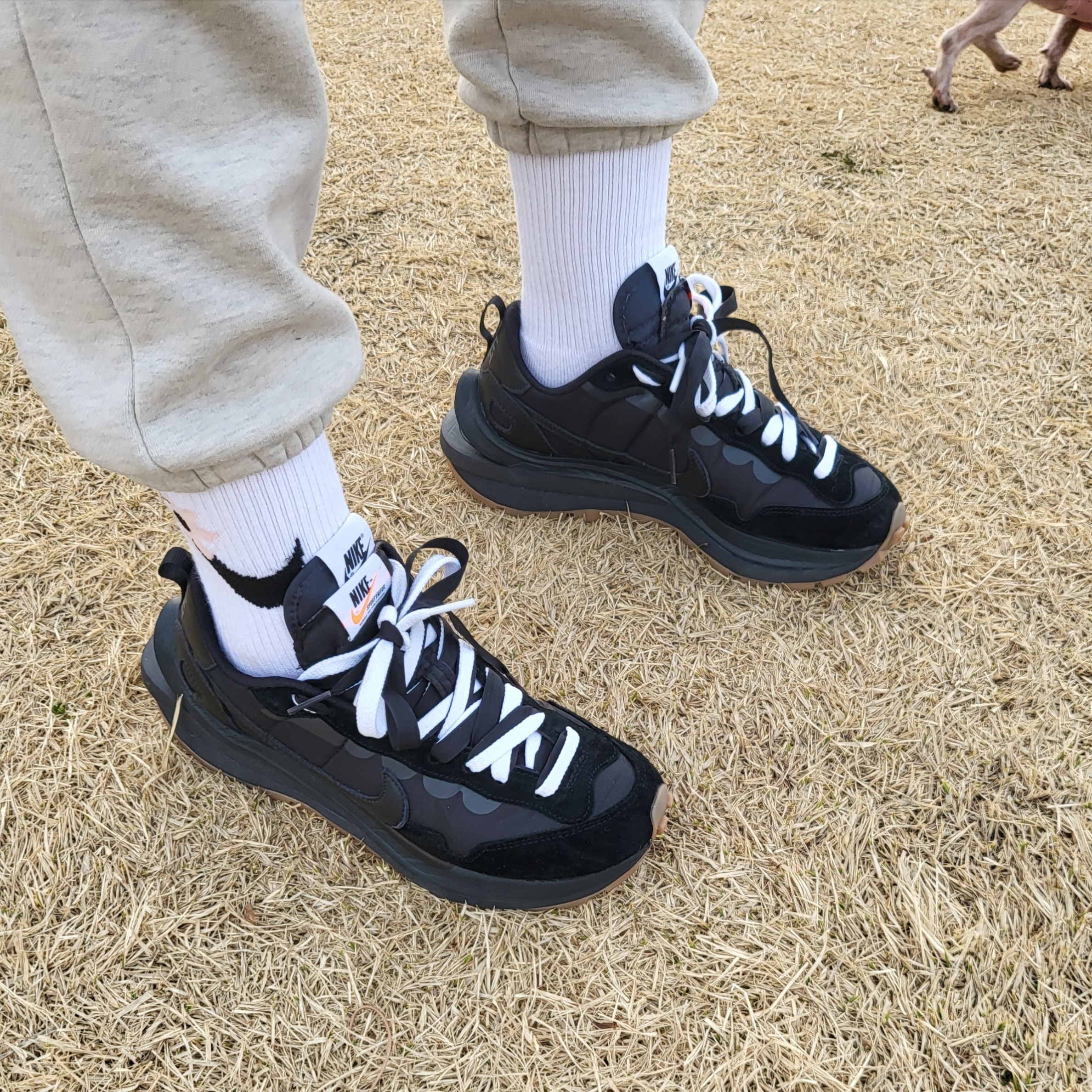 Nike x Sacai VaporWaffle Black and Gum 착용 스타일