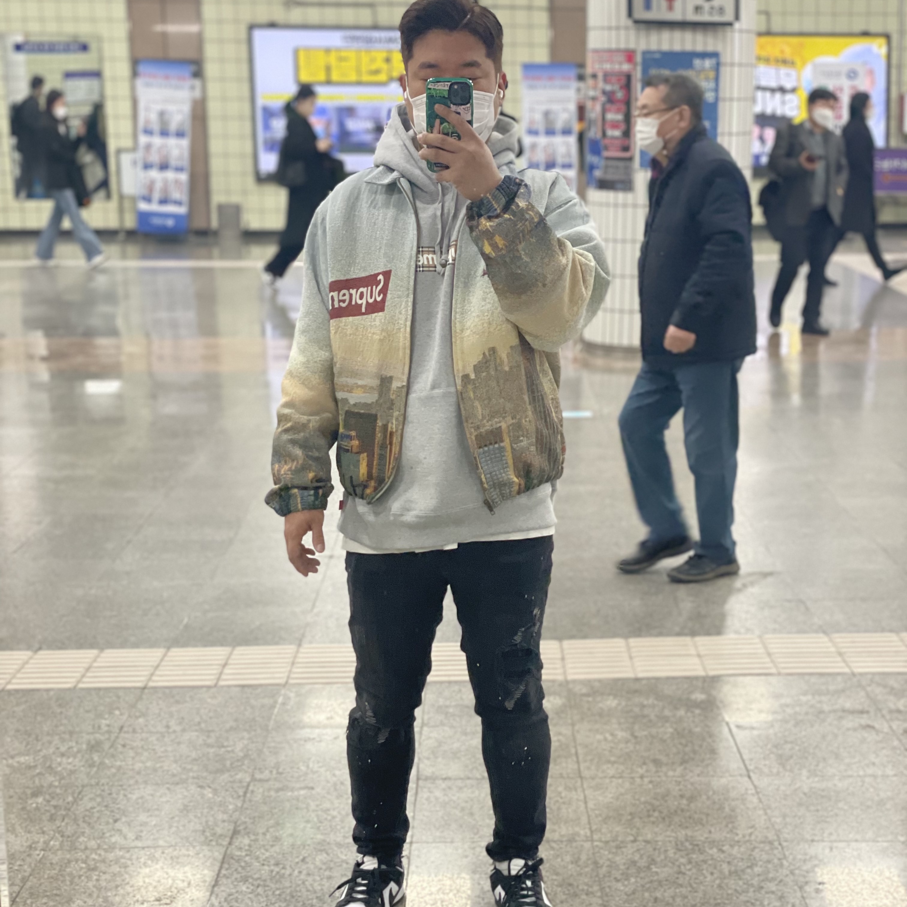 Supreme x Burberry Box Logo Hooded Sweatshirt Heather Grey - 22SS, Supreme Aerial Tapestry Harrington Jacket - 20FW 착용 스타일