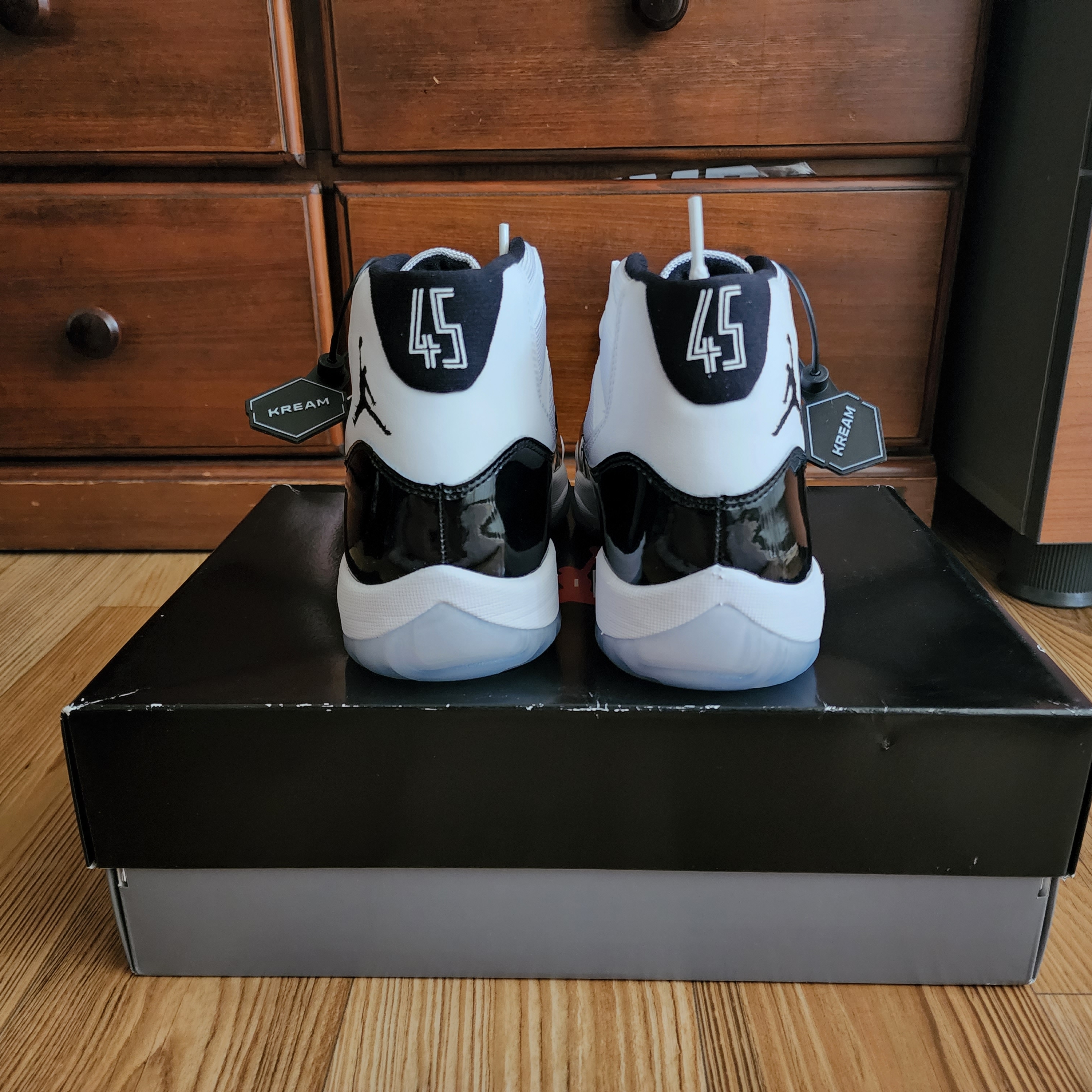 Jordan 11 Retro Concord 2018 착용 스타일 - 2