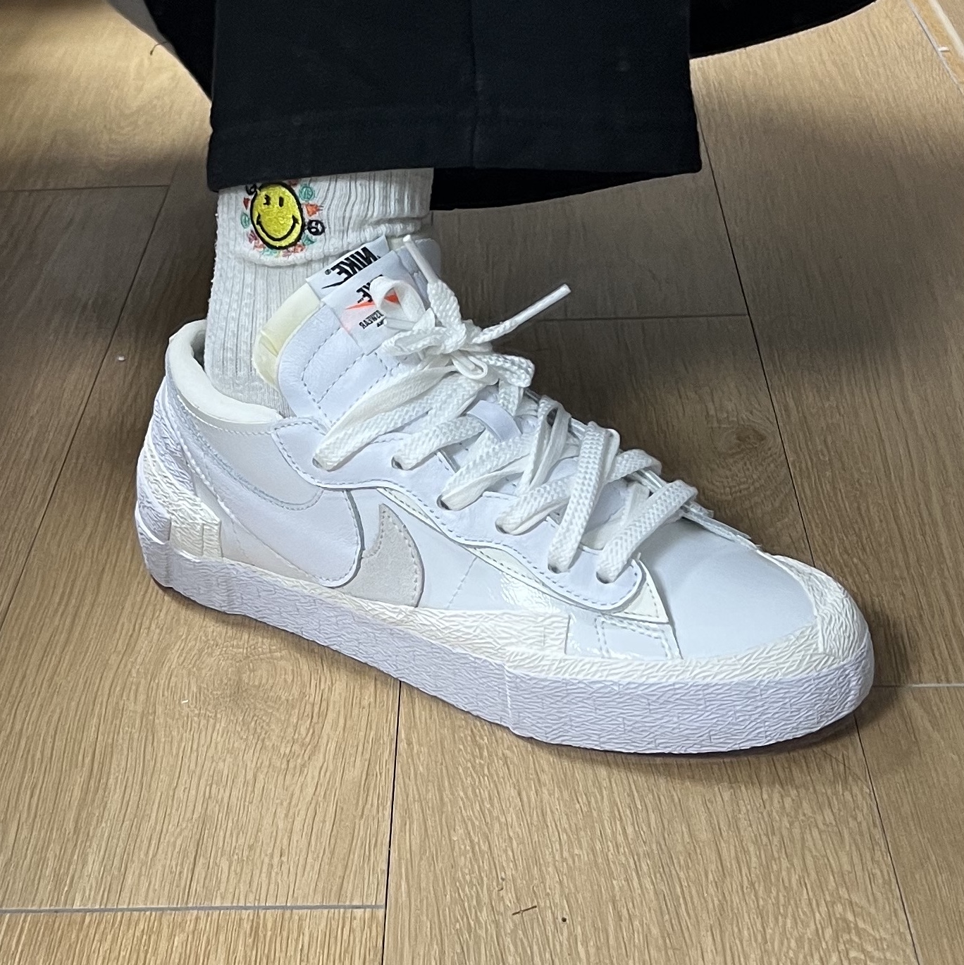 Nike x Sacai Blazer Low White Patent Leather 착용 스타일