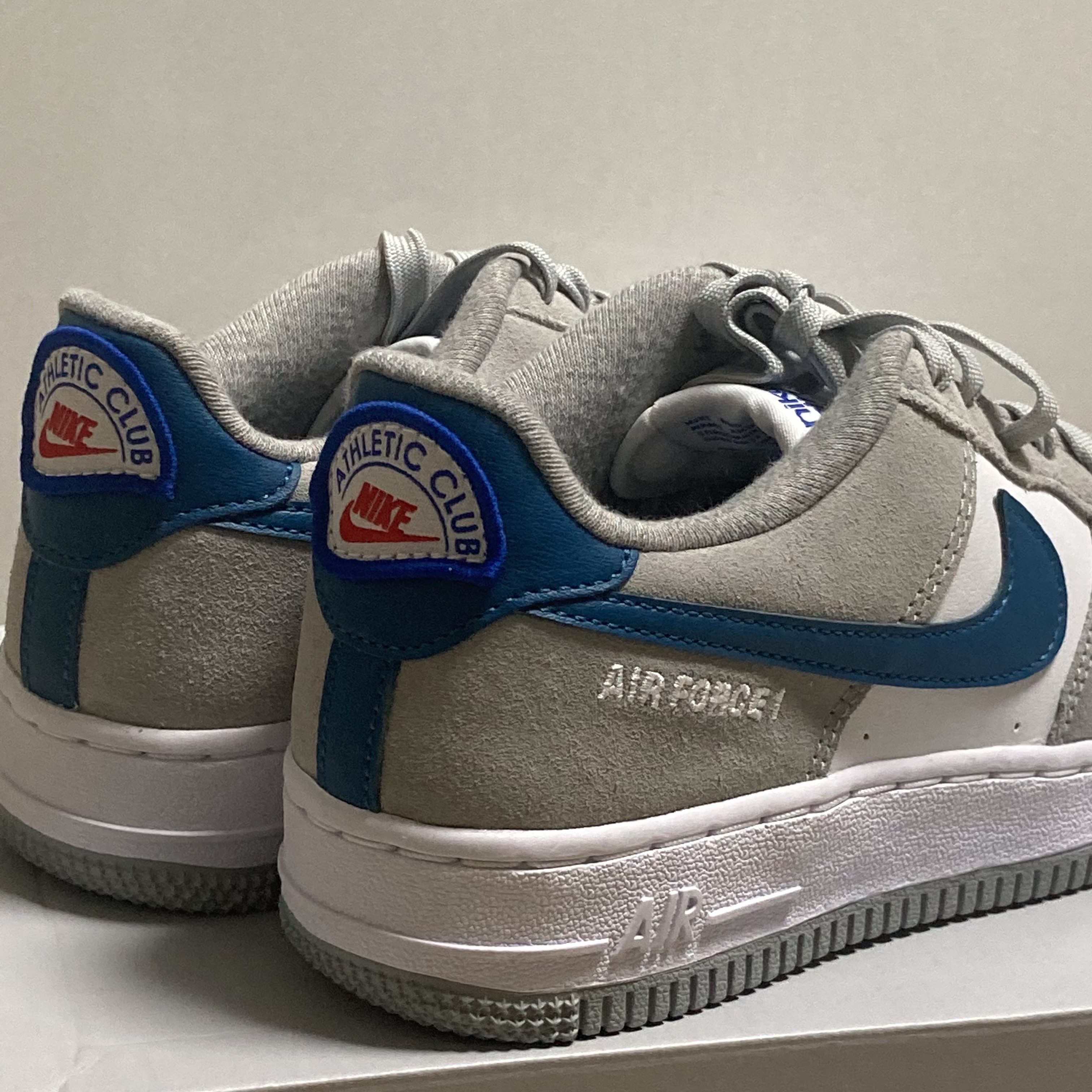 (GS) Nike Air Force 1 LV8 Athletic Club Light Smoke Grey Marina 착용 스타일 - 2
