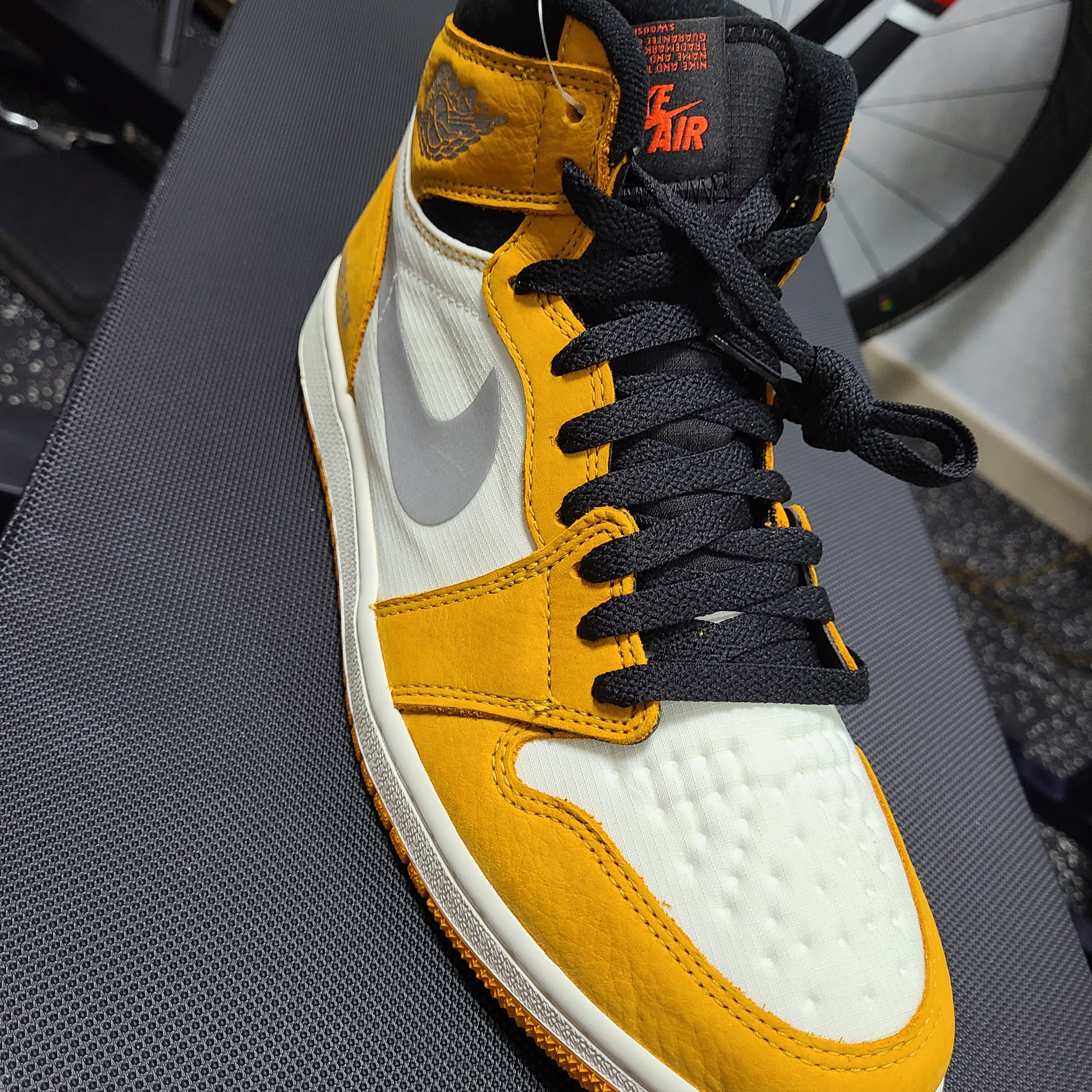 Jordan 1 Element Gore-Tex Light Curry 착용 스타일 - 3