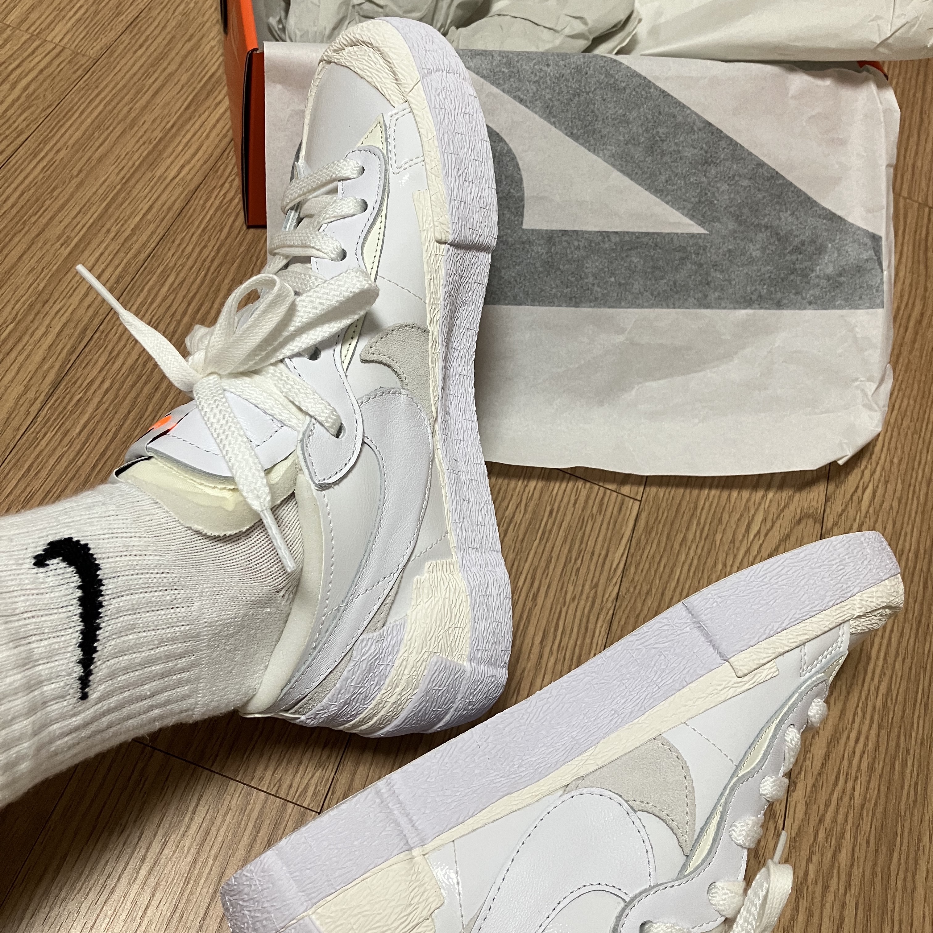 Nike x Sacai Blazer Low White Patent Leather 착용 스타일