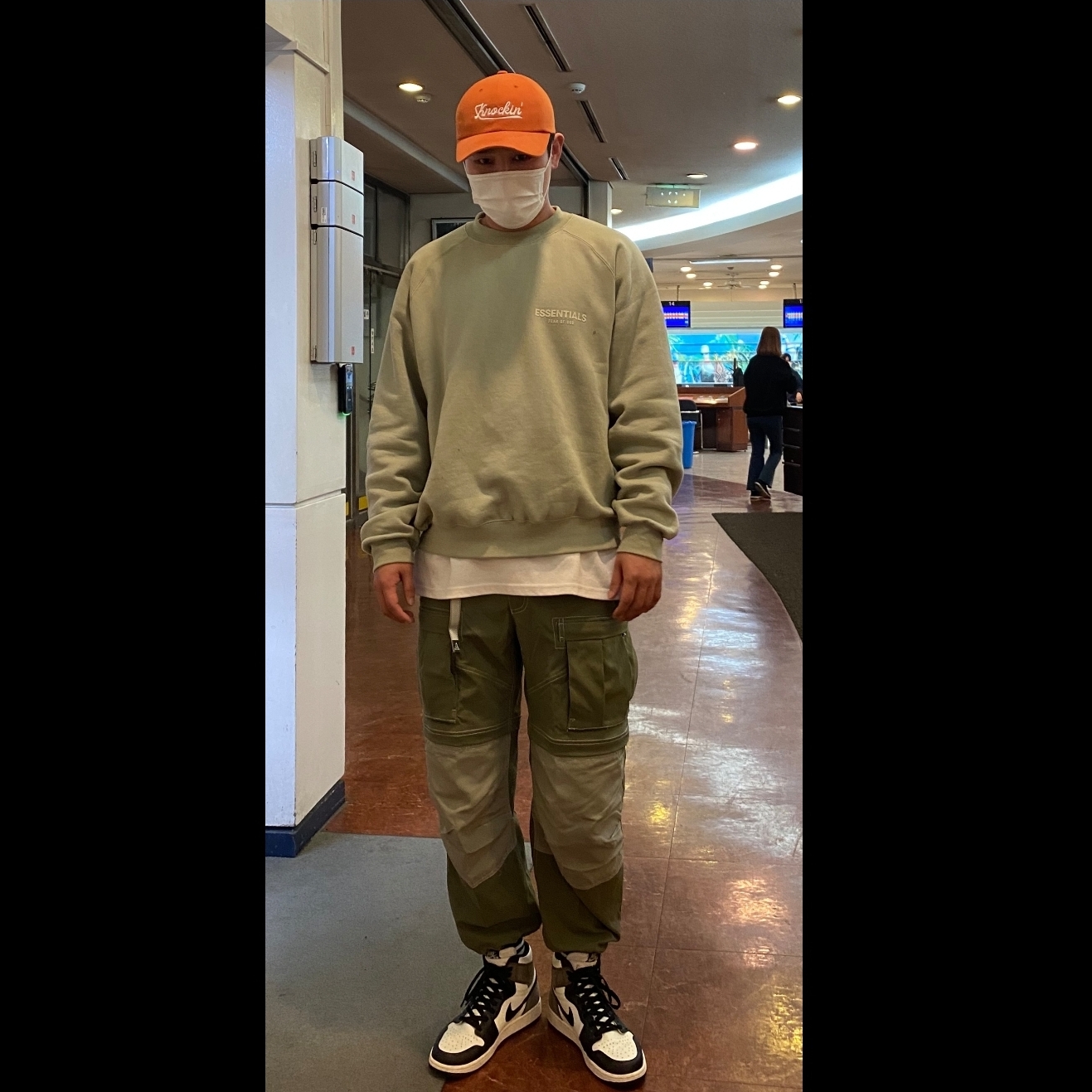 Nike ACG Smith Summit Cargo Pants Medium Olive - Asia, Essentials Crewneck Sweatshirt Seafoam - 22SS 착용 스타일