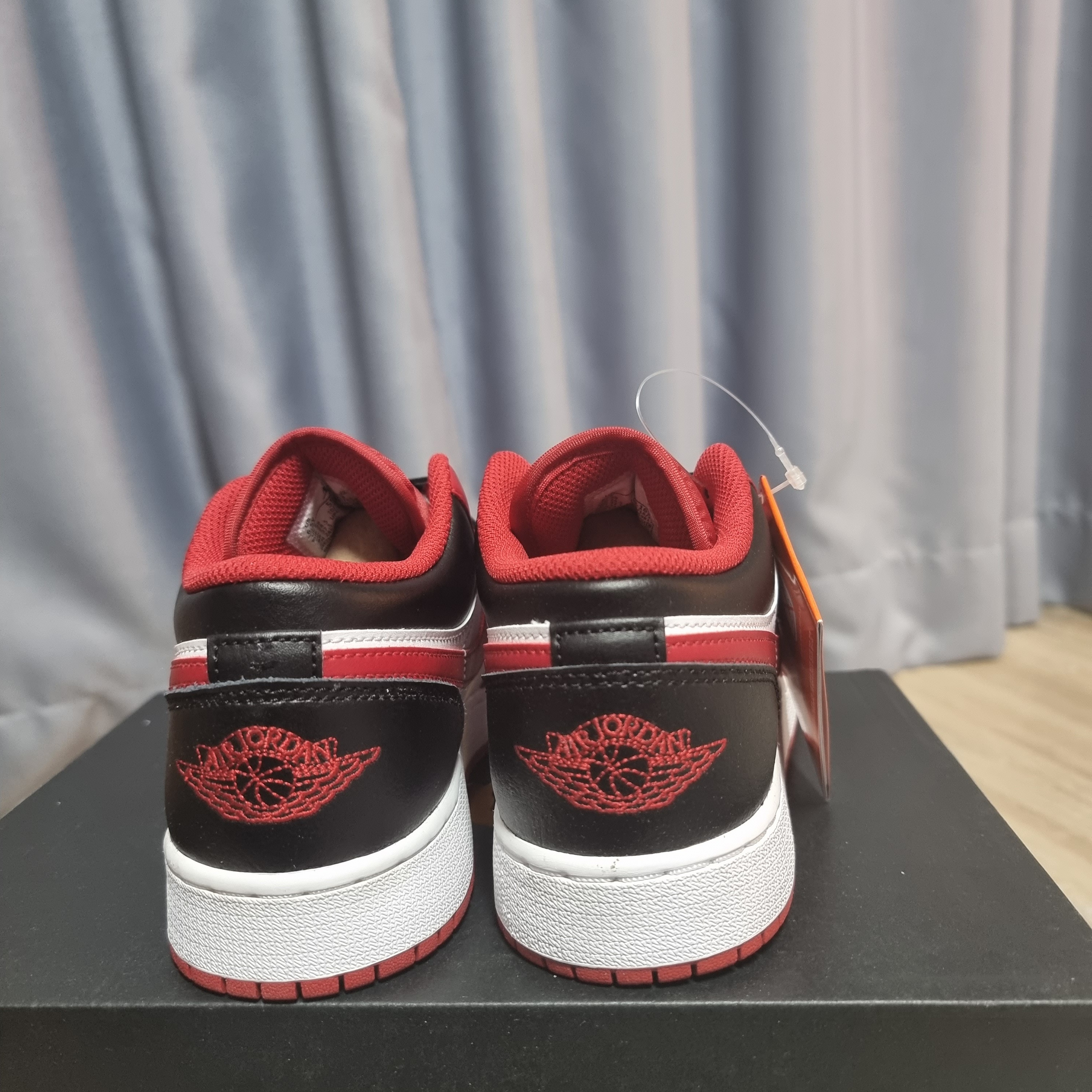 (GS) Jordan 1 Low White Gym Red Black 착용 스타일 - 2