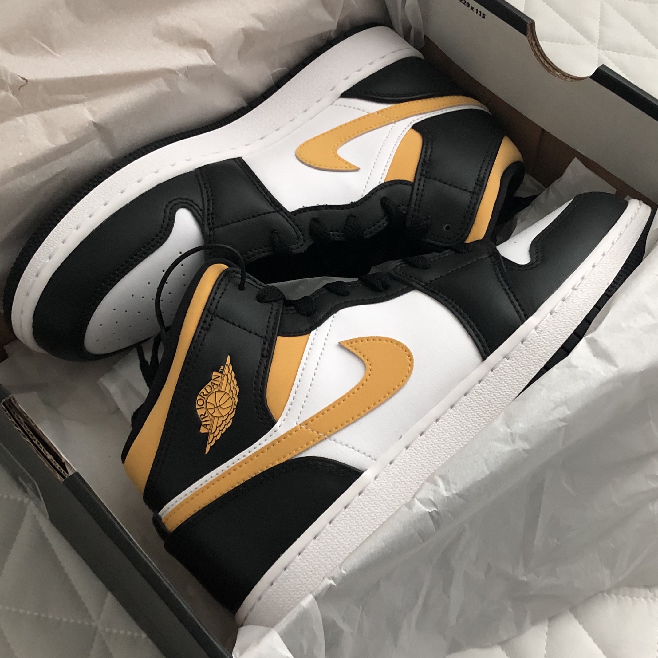 (GS) Jordan 1 Mid Pollen 착용 스타일 - 1