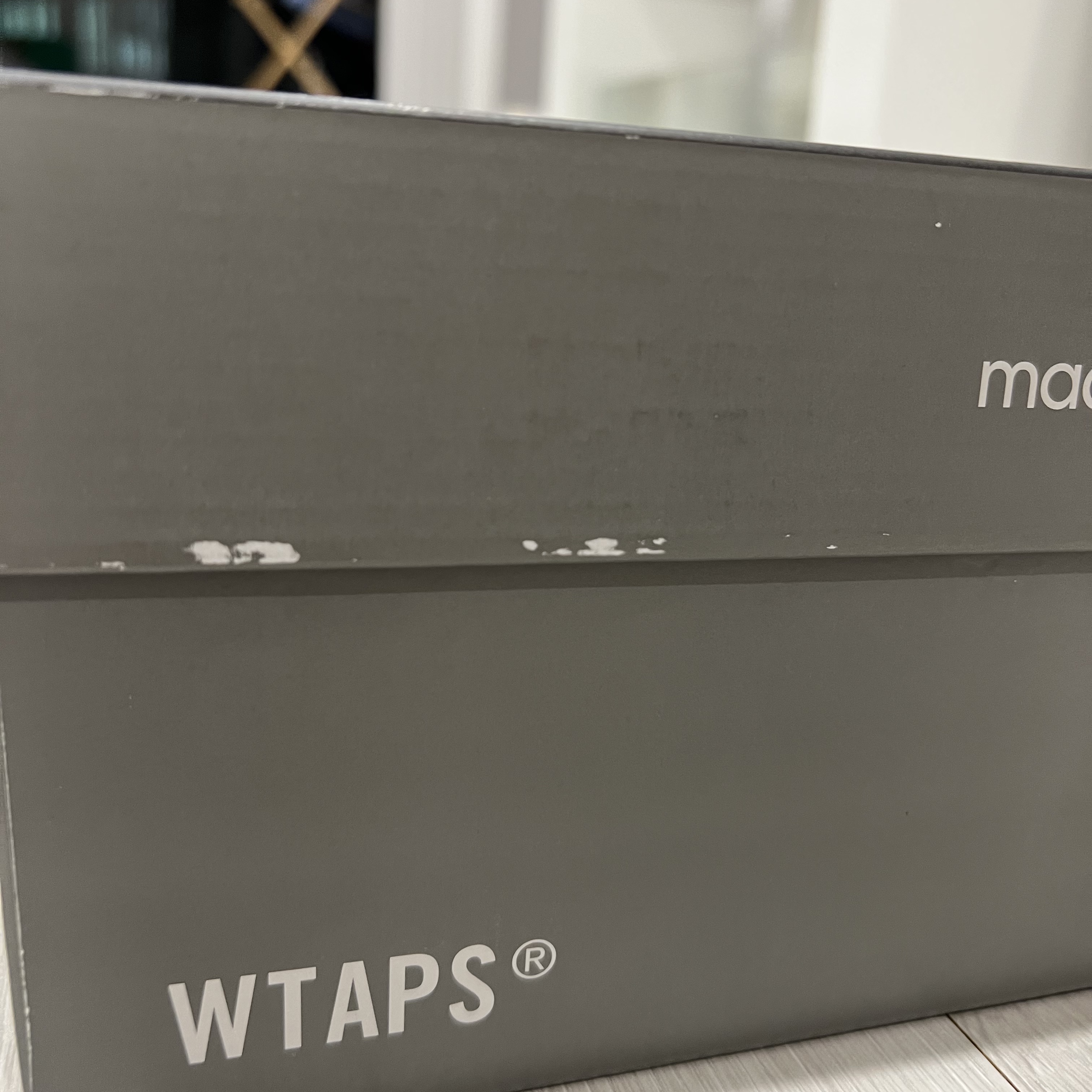 New Balance x WTAPS 990v2 Made in USA Grey 착용 스타일 - 5