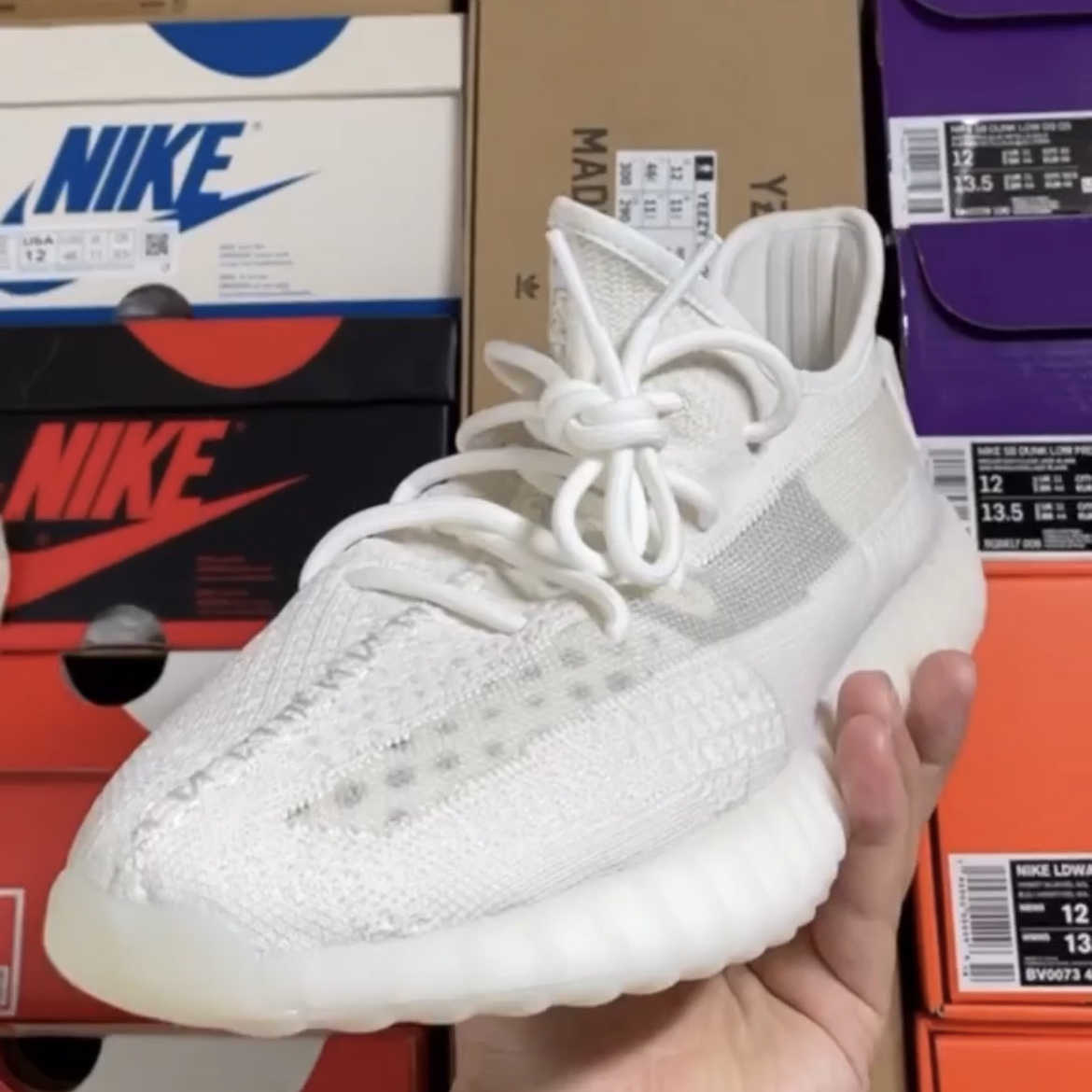 Adidas Yeezy Boost 350 V2 Bone 착용 스타일