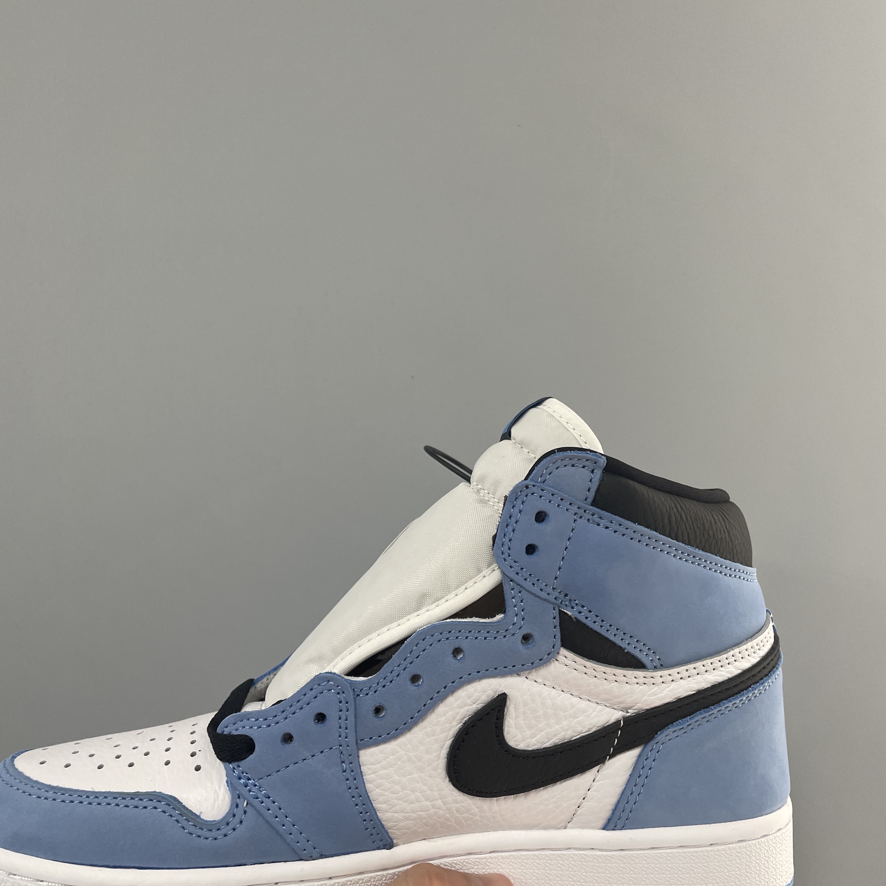 Jordan 1 Retro High OG University Blue 착용 스타일