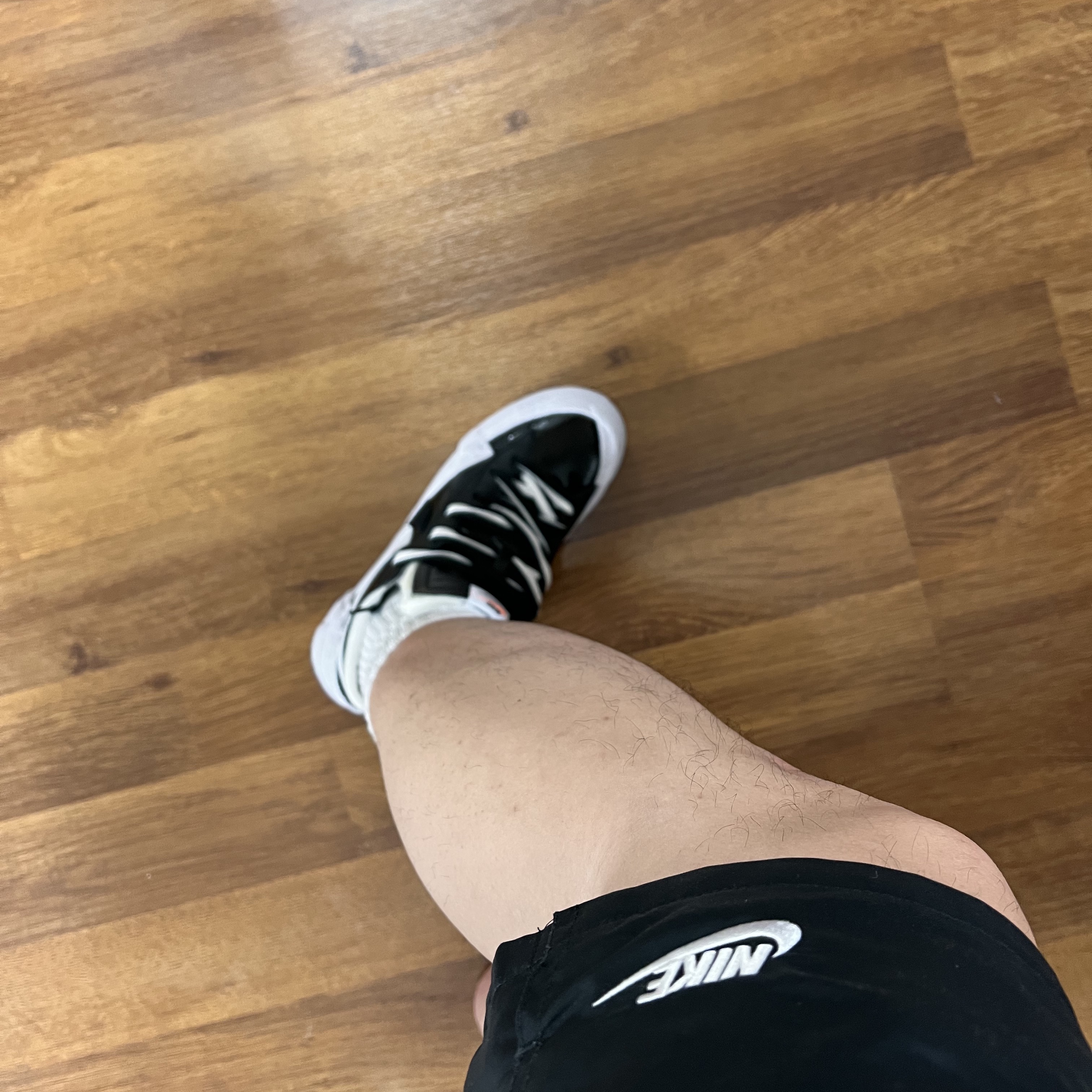 Nike x Sacai Blazer Low Black Patent Leather 착용 스타일 - 3