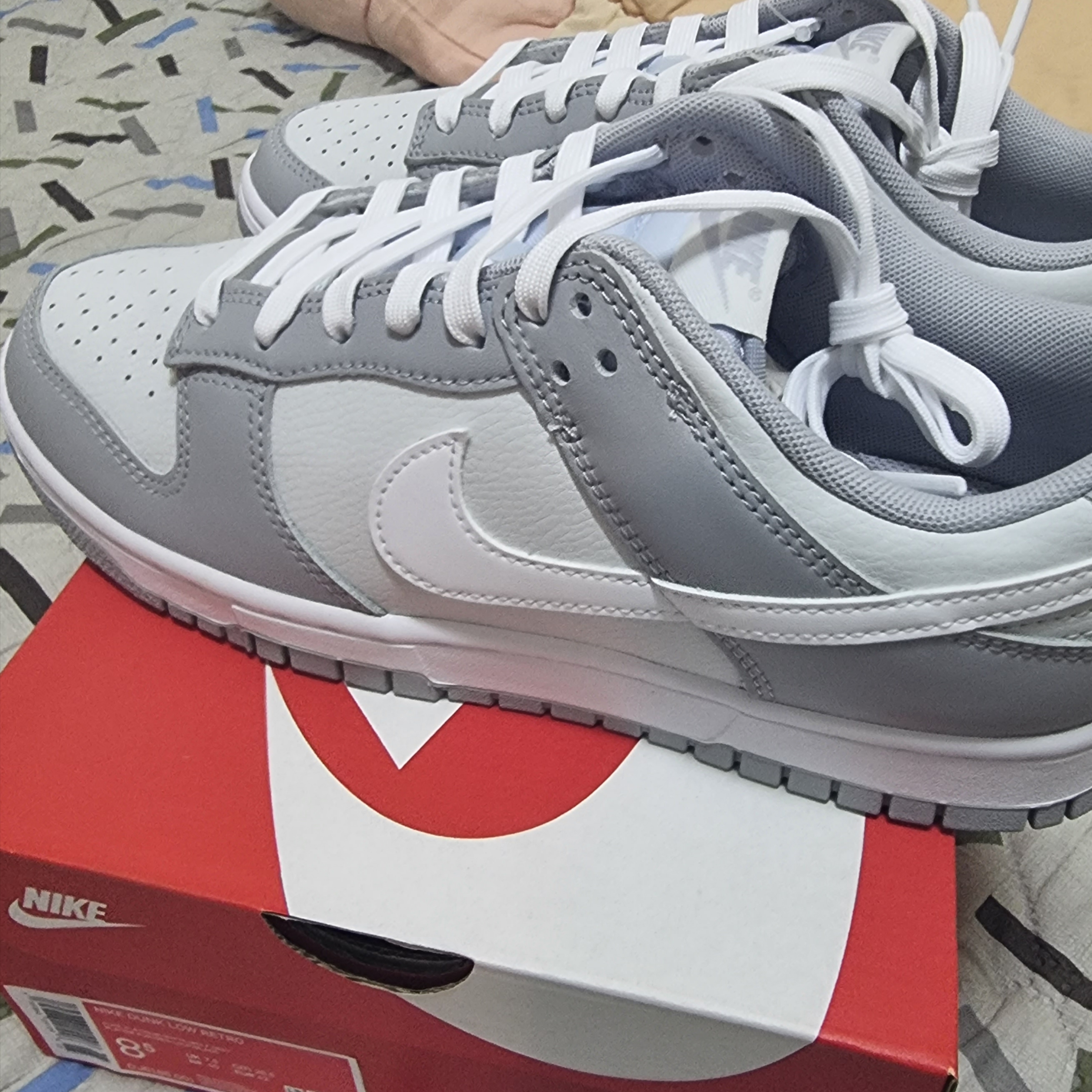 New Balance 2002R Protection Pack Sea Salt, Nike Dunk Low Retro Wolf Grey 착용 스타일 - 2