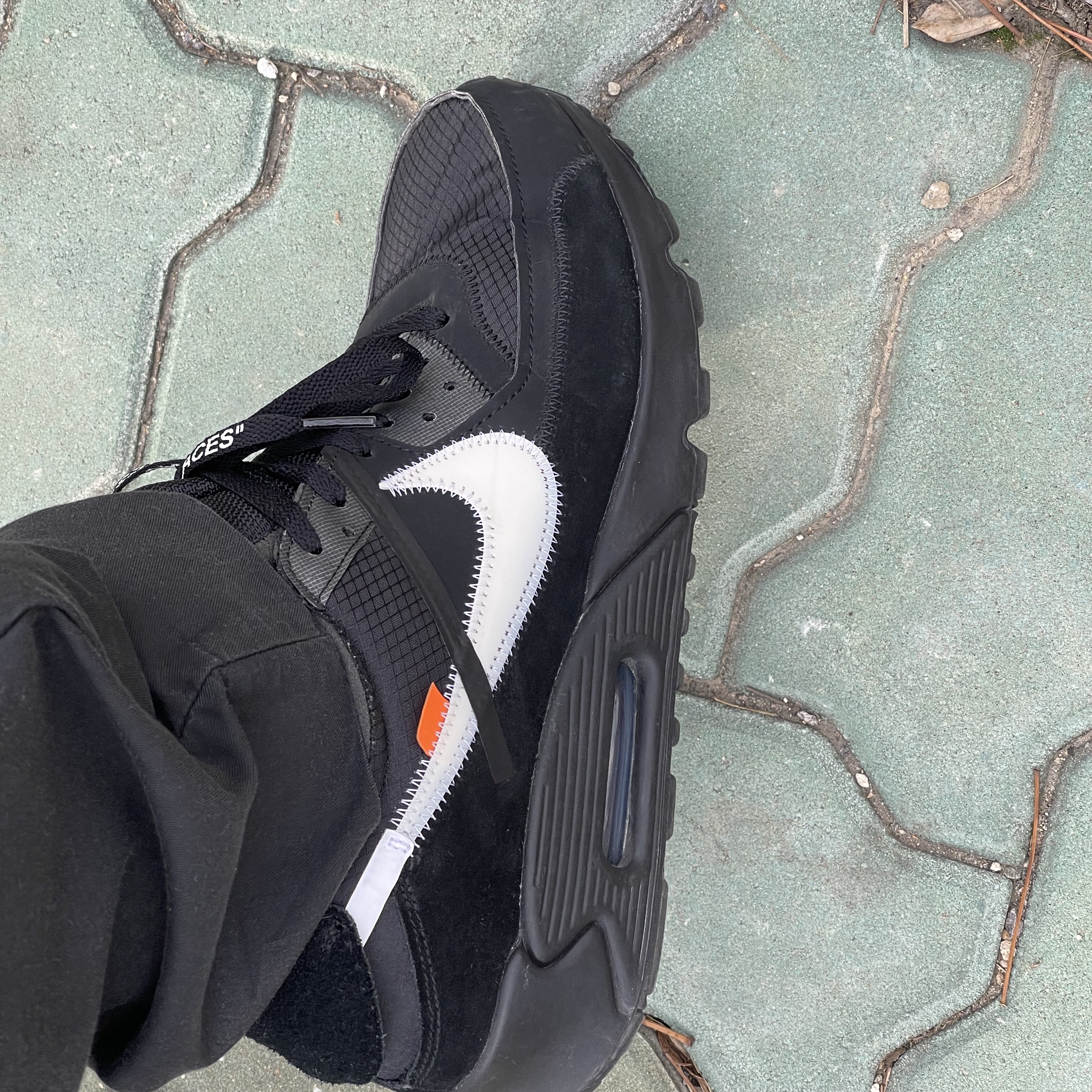 Nike x Off-White Air Max 90 V2 Black White 착용 스타일 - 1