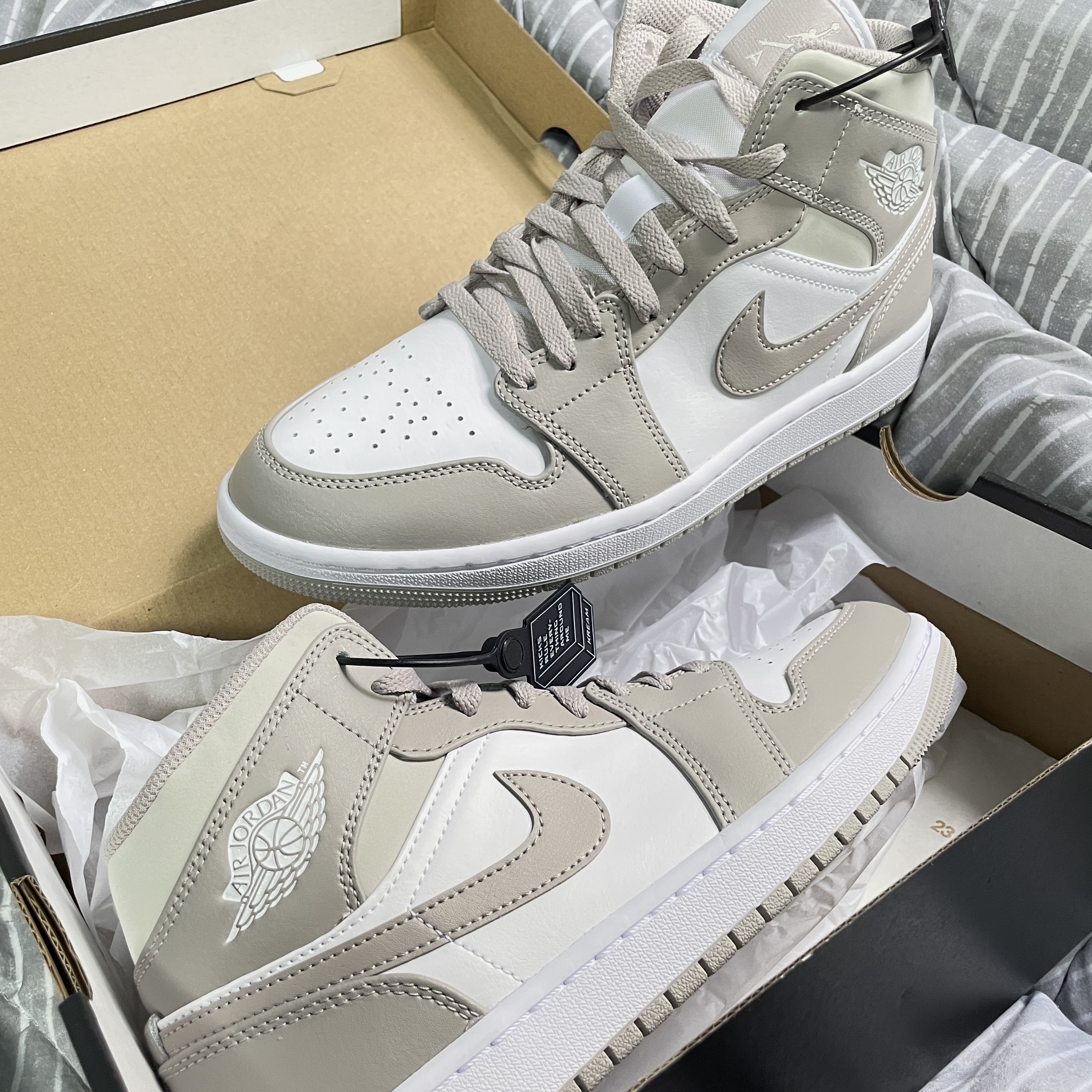 Jordan 1 Mid College Grey 착용 스타일 - 2