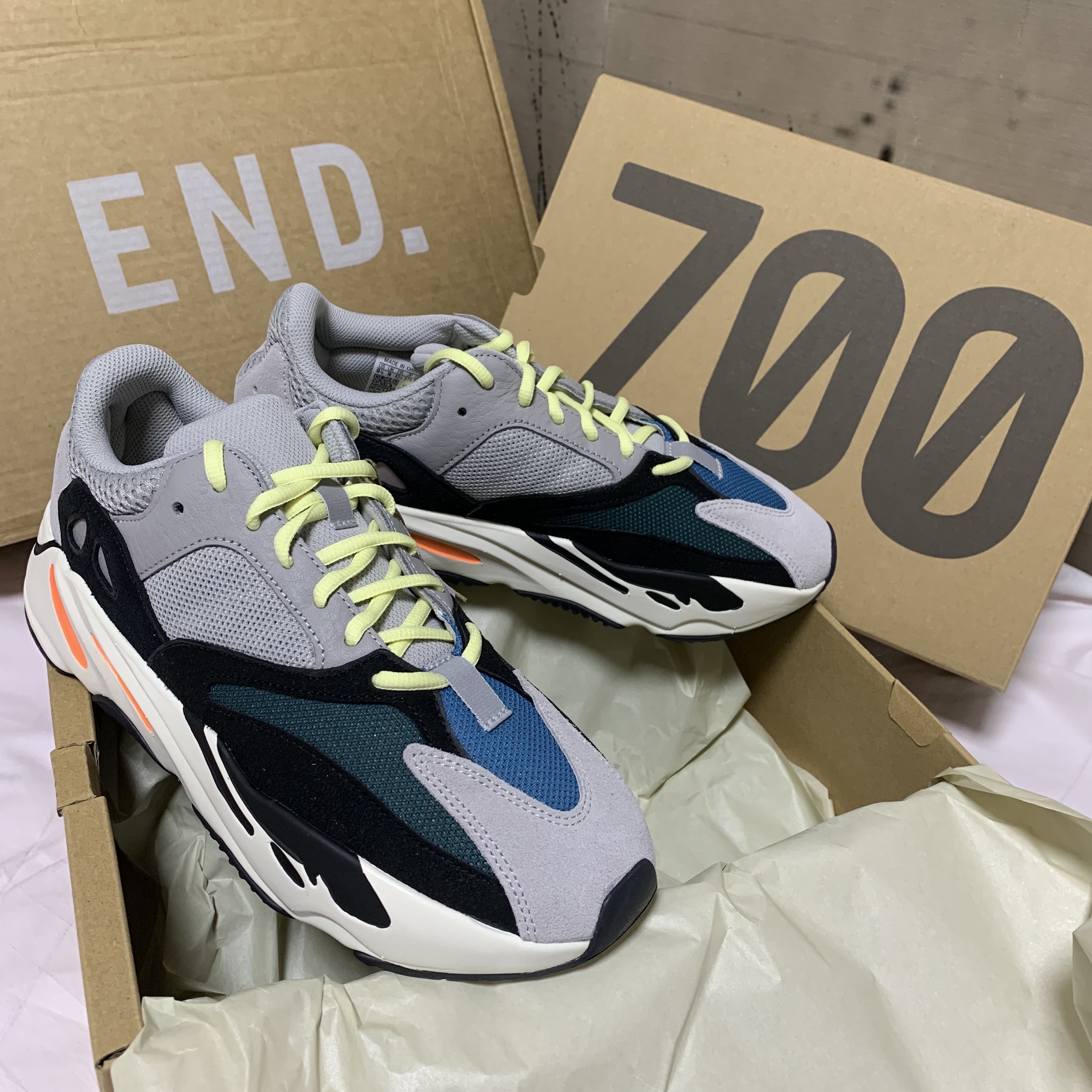 Adidas Yeezy Boost 700 Wave Runner Solid Grey 2021/2022 착용 스타일