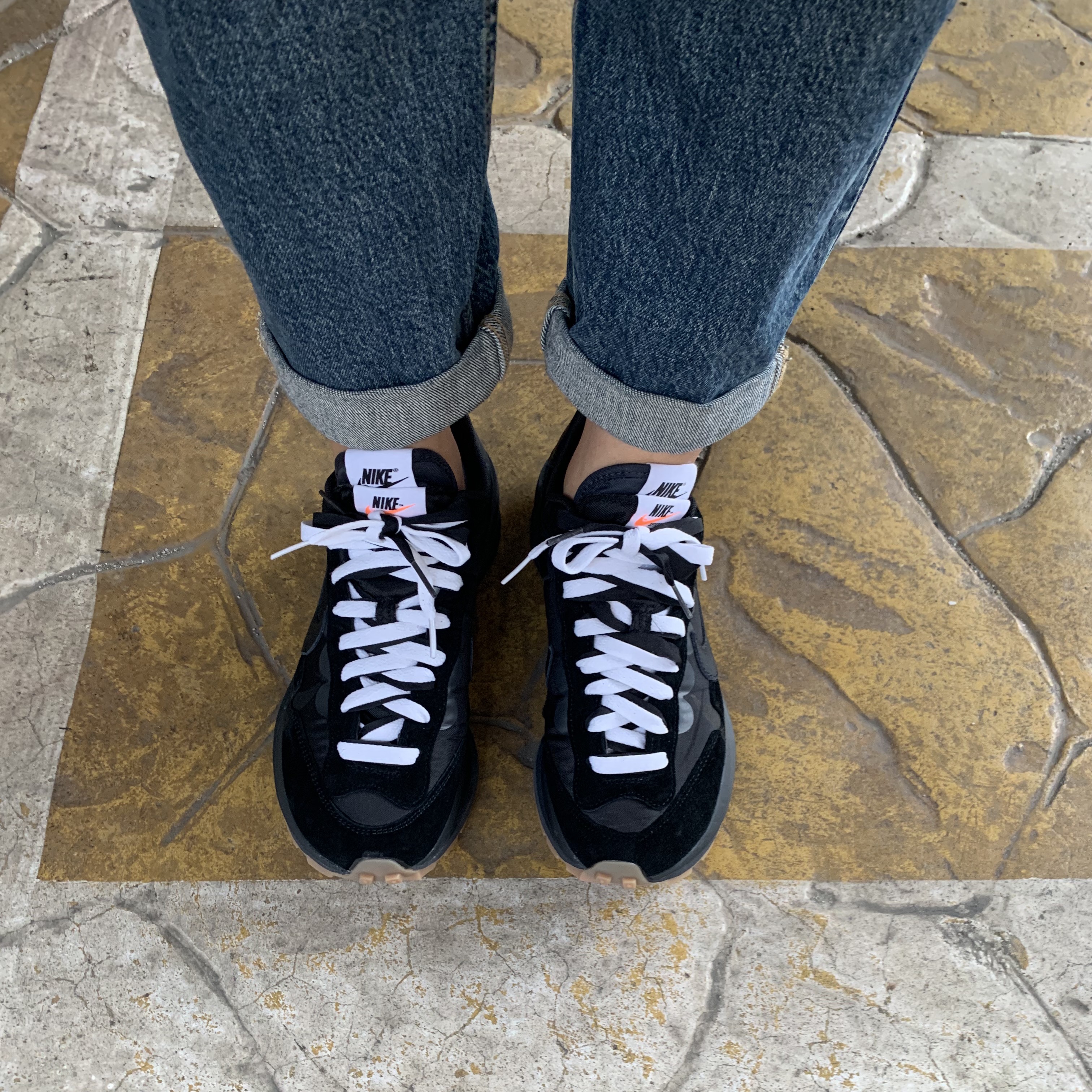 Nike x Sacai VaporWaffle Black and Gum 착용 스타일