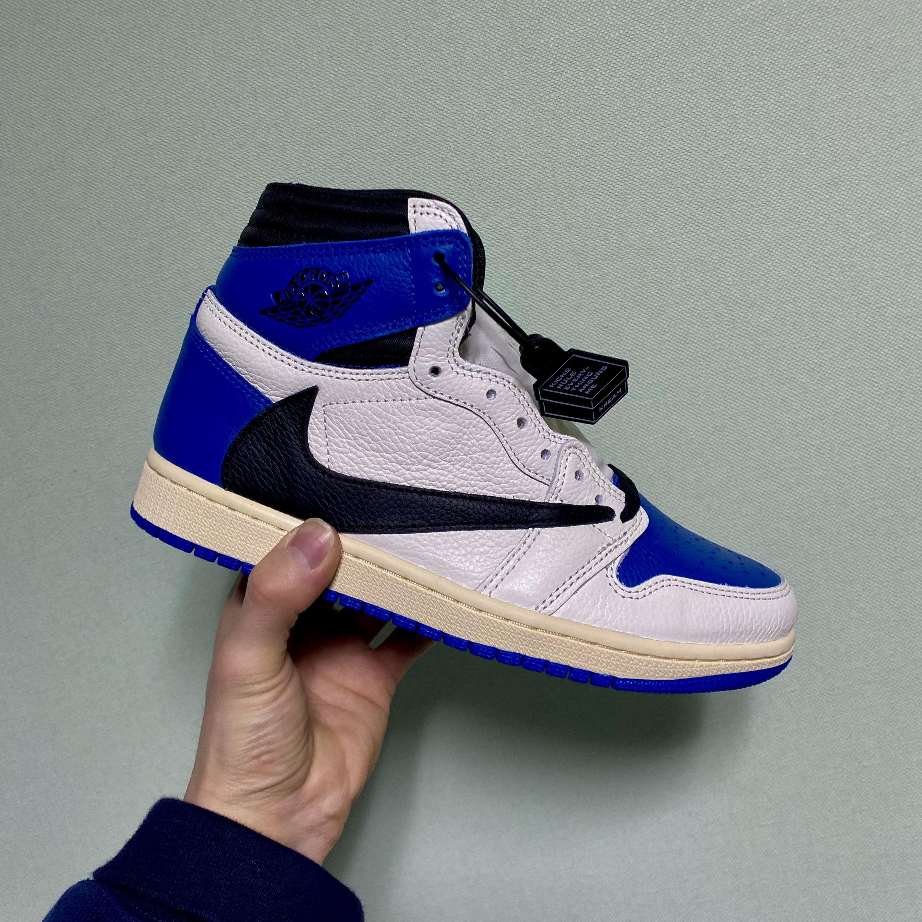 Jordan 1 x Travis Scott x Fragment Retro High OG SP Military Blue 착용 스타일