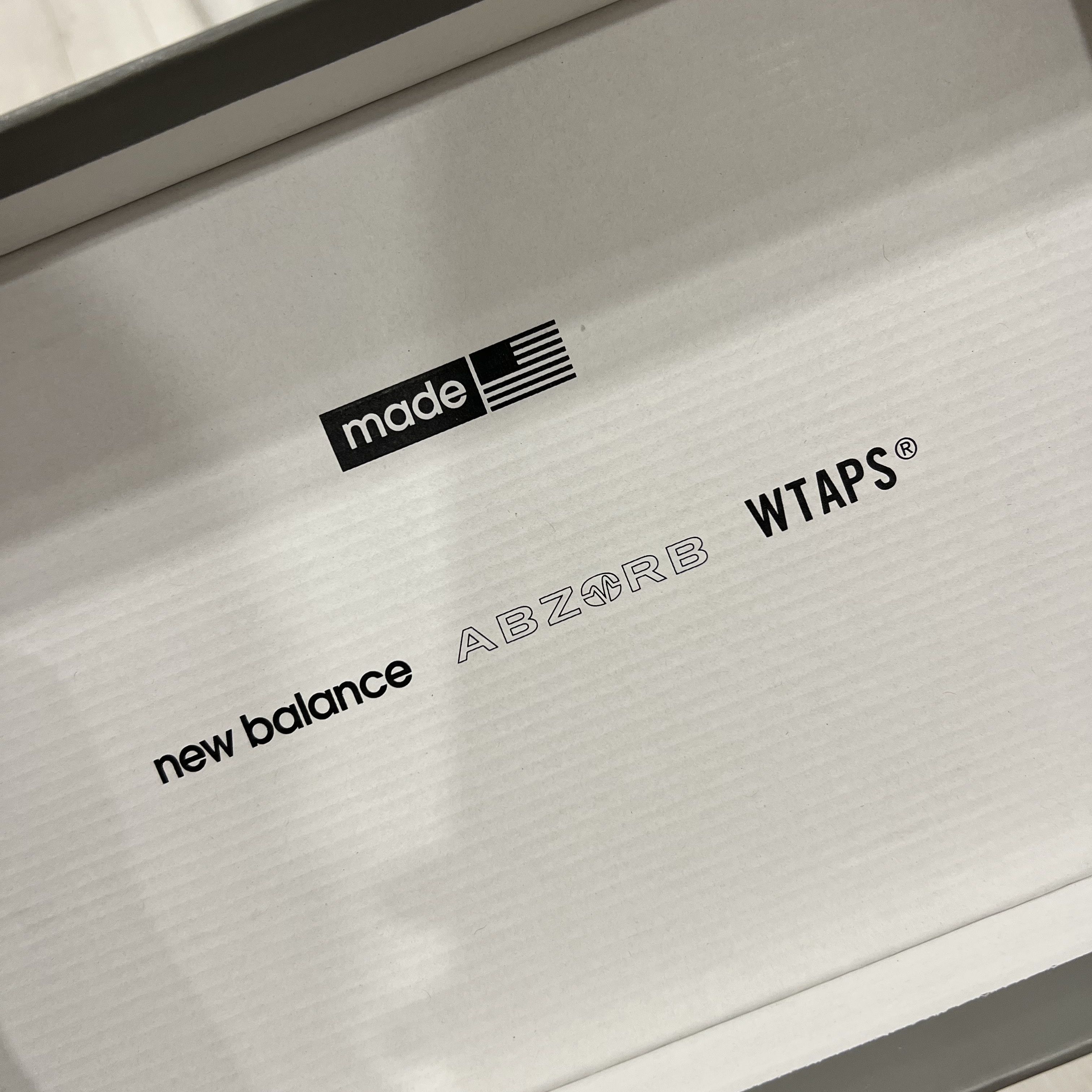 New Balance x WTAPS 990v2 Made in USA Grey 착용 스타일 - 4