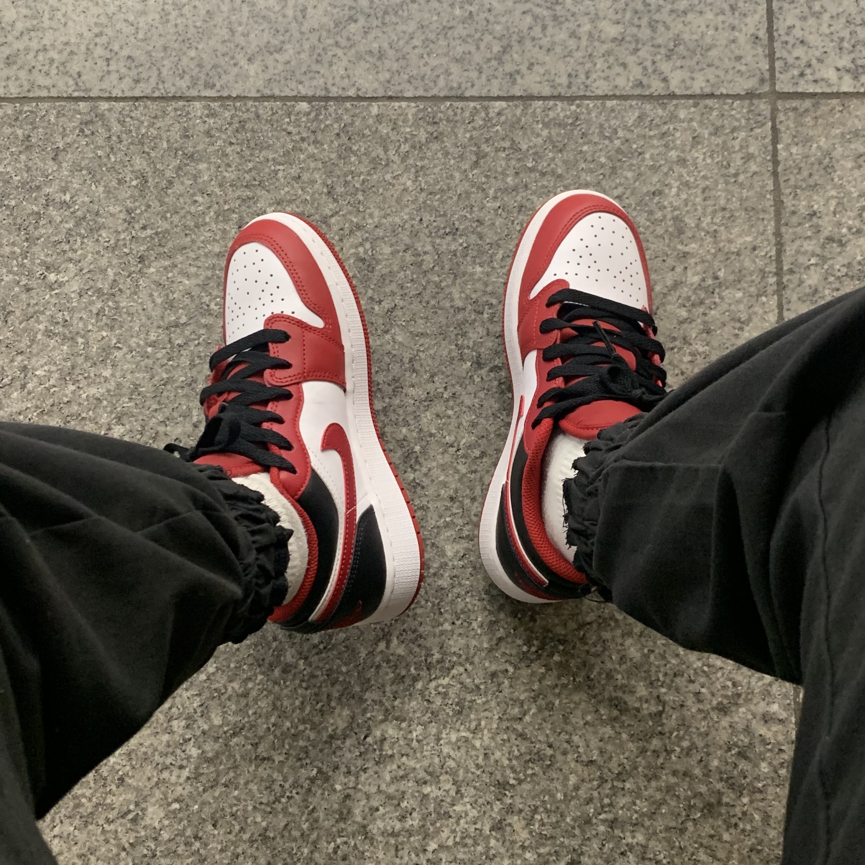 (GS) Jordan 1 Low White Gym Red Black 착용 스타일