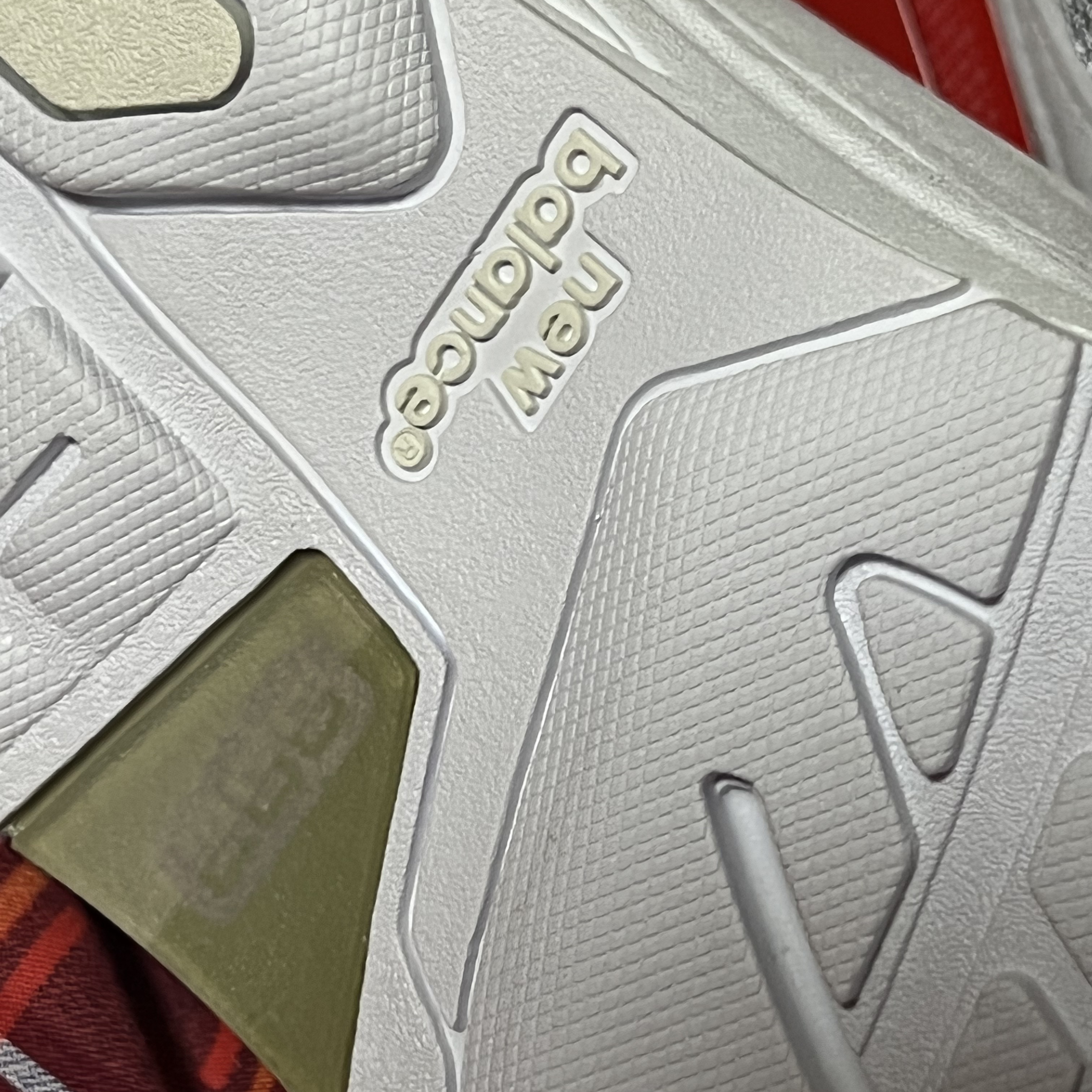 New Balance 992 Made in USA White Silver 착용 스타일 - 3