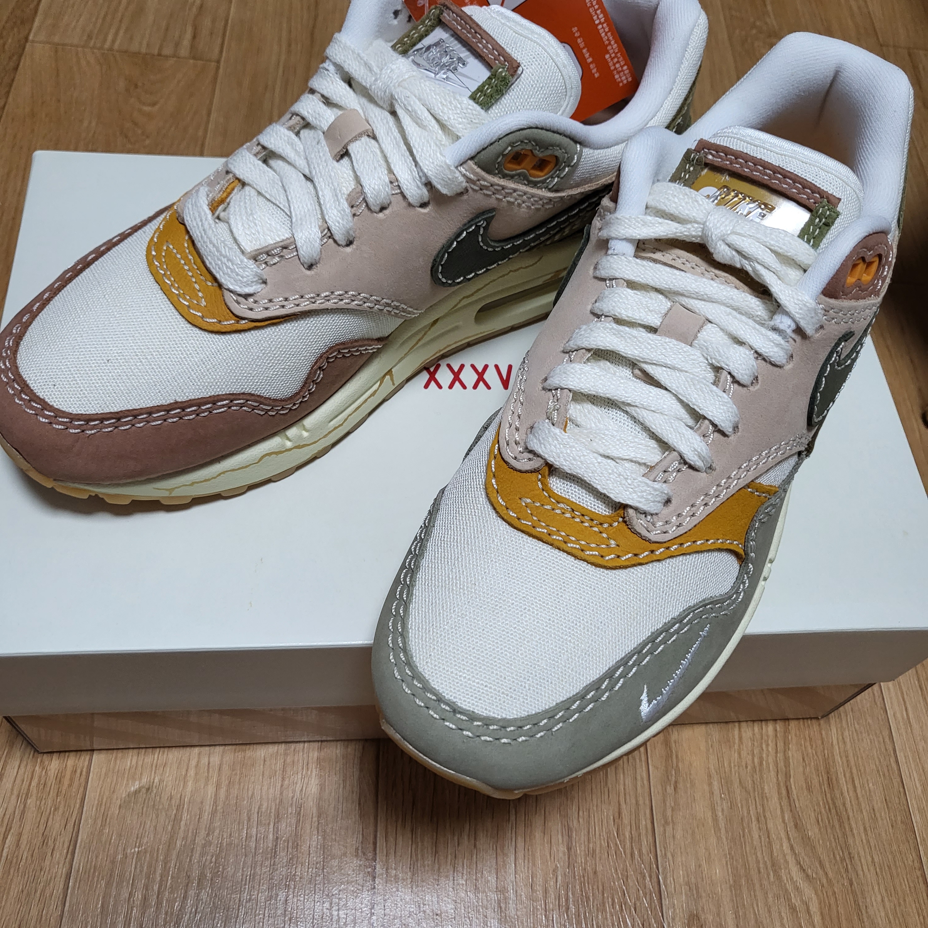 (W) Nike Air Max 1 Premium Wabisabi 착용 스타일 - 3