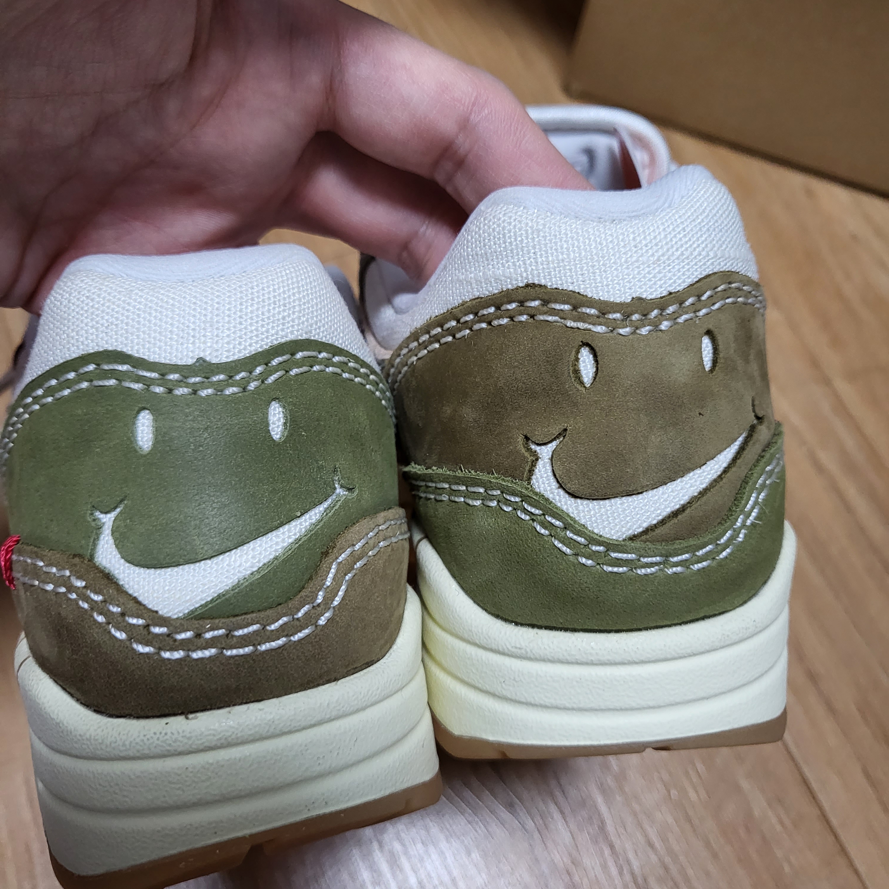 (W) Nike Air Max 1 Premium Wabisabi 착용 스타일 - 5